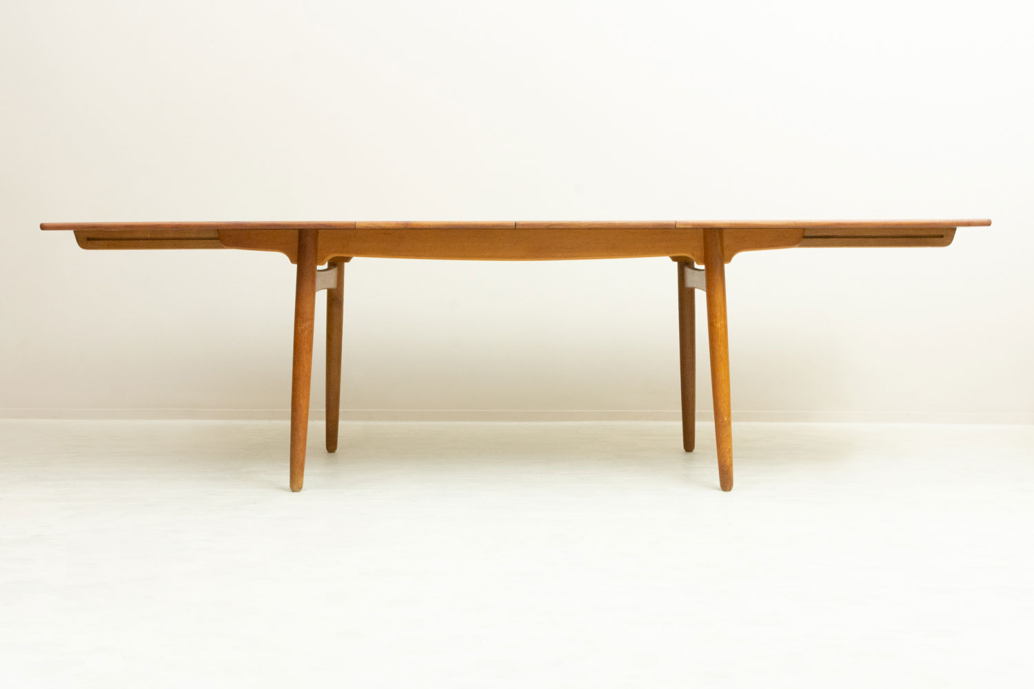 Hans J. Wegner�ʥϥ󥹡�J���������ʡ��� AT310 Dining Table �̲�������ơ����ơ��֥� | �������ƥ󥷥������˥󥰥ơ��֥롦�������ࡦ��������