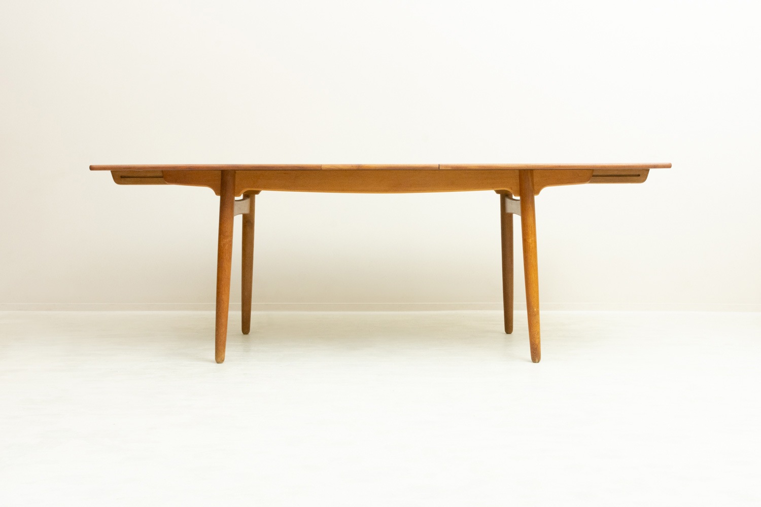 Hans J. Wegner�ʥϥ󥹡�J���������ʡ��� AT310 Dining Table �̲�������ơ����ơ��֥� | �������ƥ󥷥������˥󥰥ơ��֥롦�������ࡦ��������