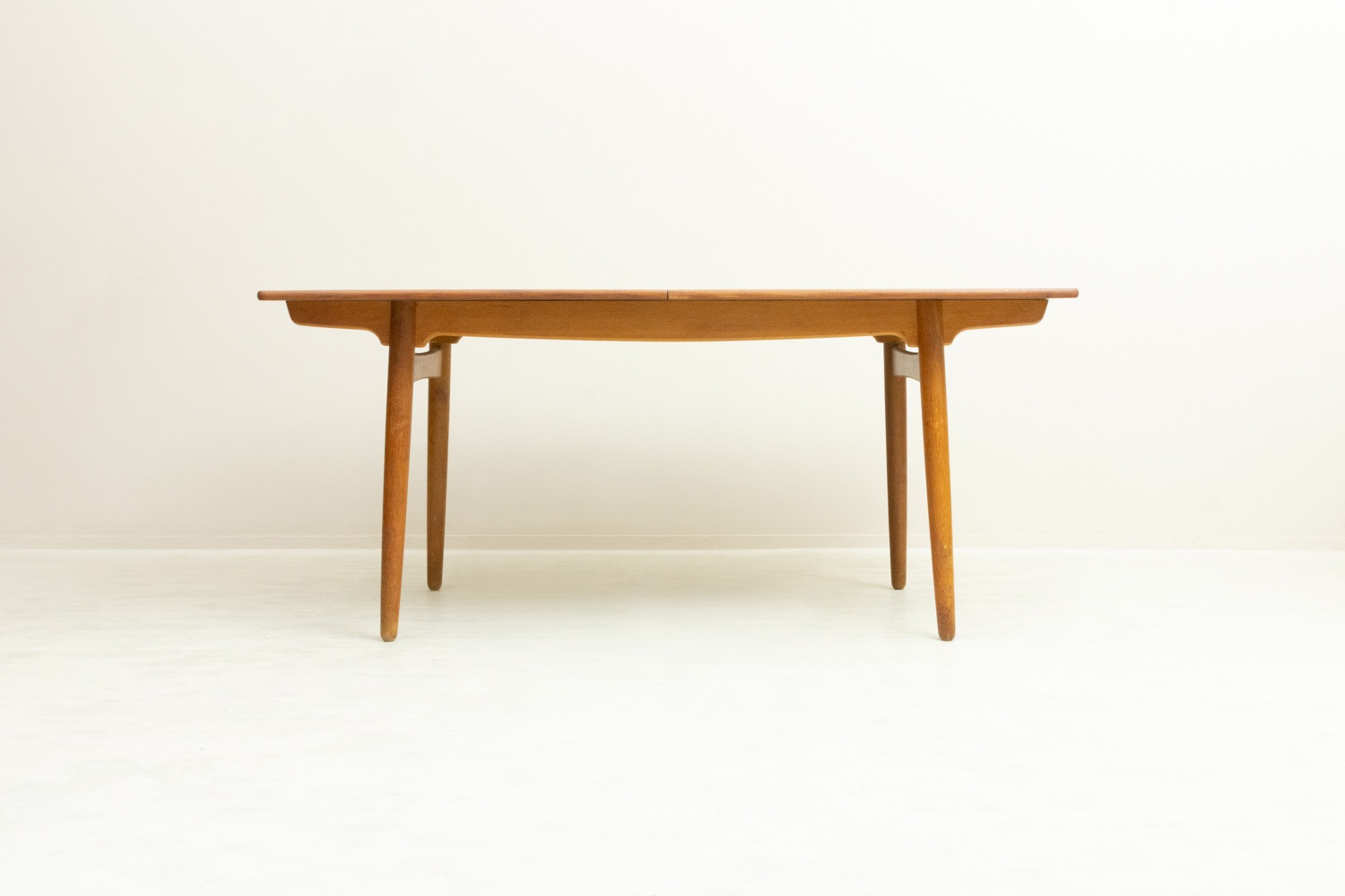 Hans J. Wegner�ʥϥ󥹡�J���������ʡ��� AT310 Dining Table �̲�������ơ����ơ��֥� | �������ƥ󥷥������˥󥰥ơ��֥롦�������ࡦ��������