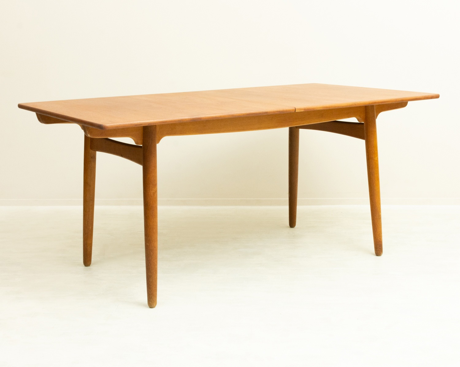 Hans J. Wegner�ʥϥ󥹡�J���������ʡ��� AT310 Dining Table �̲�������ơ����ơ��֥� | �������ƥ󥷥������˥󥰥ơ��֥롦�������ࡦ��������