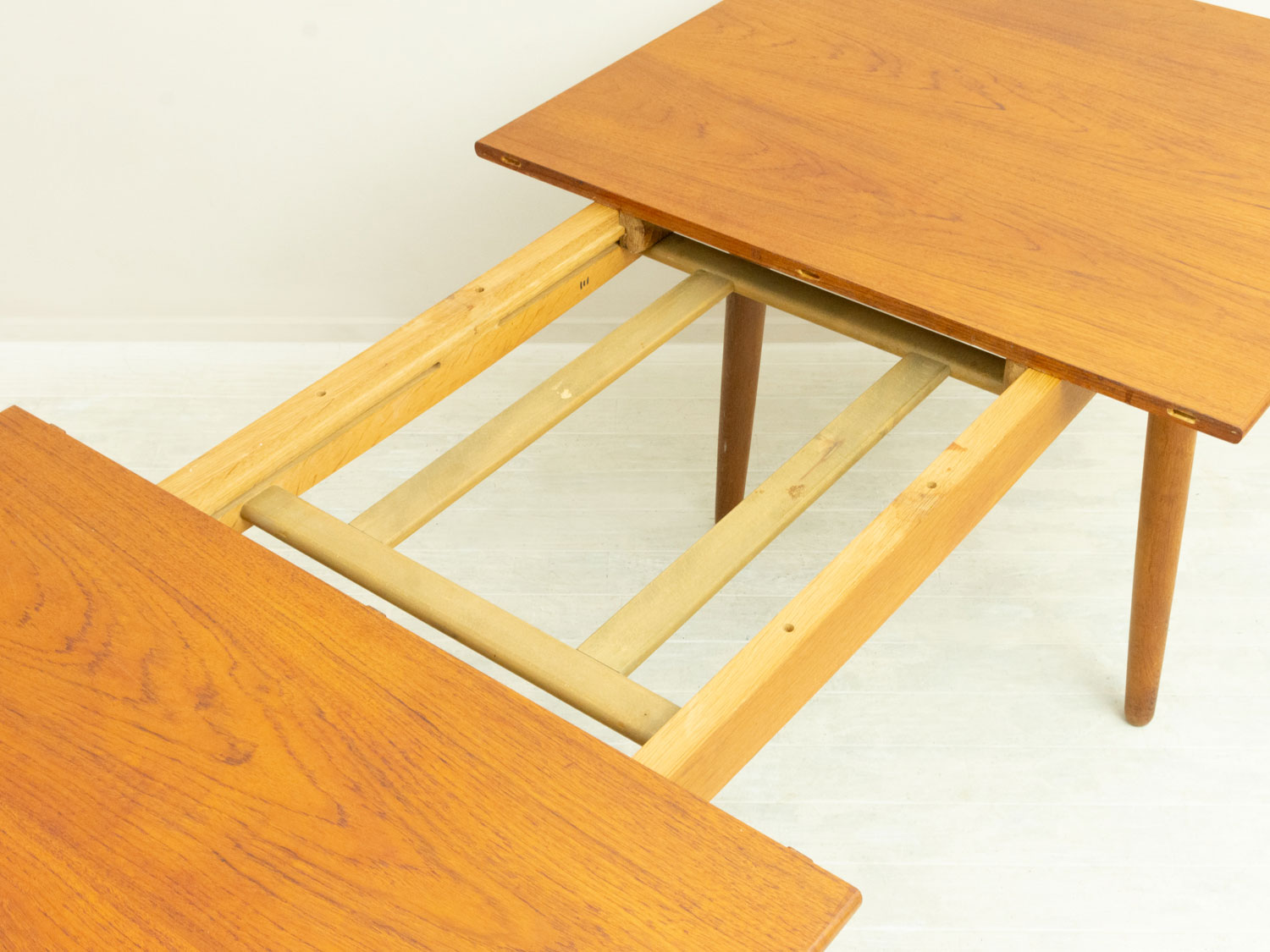 Hans J. Wegner�ʥϥ󥹡�J���������ʡ��� AT310 Dining Table �̲�������ơ����ơ��֥� | �������ƥ󥷥������˥󥰥ơ��֥롦�������ࡦ��������