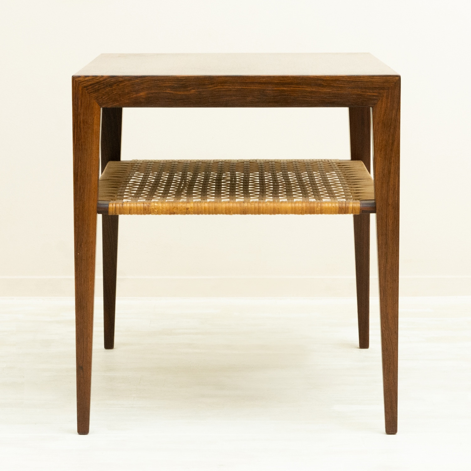 Small Table by Severin Hansen Jr(���֥�󡦥ϥ󥻥�)