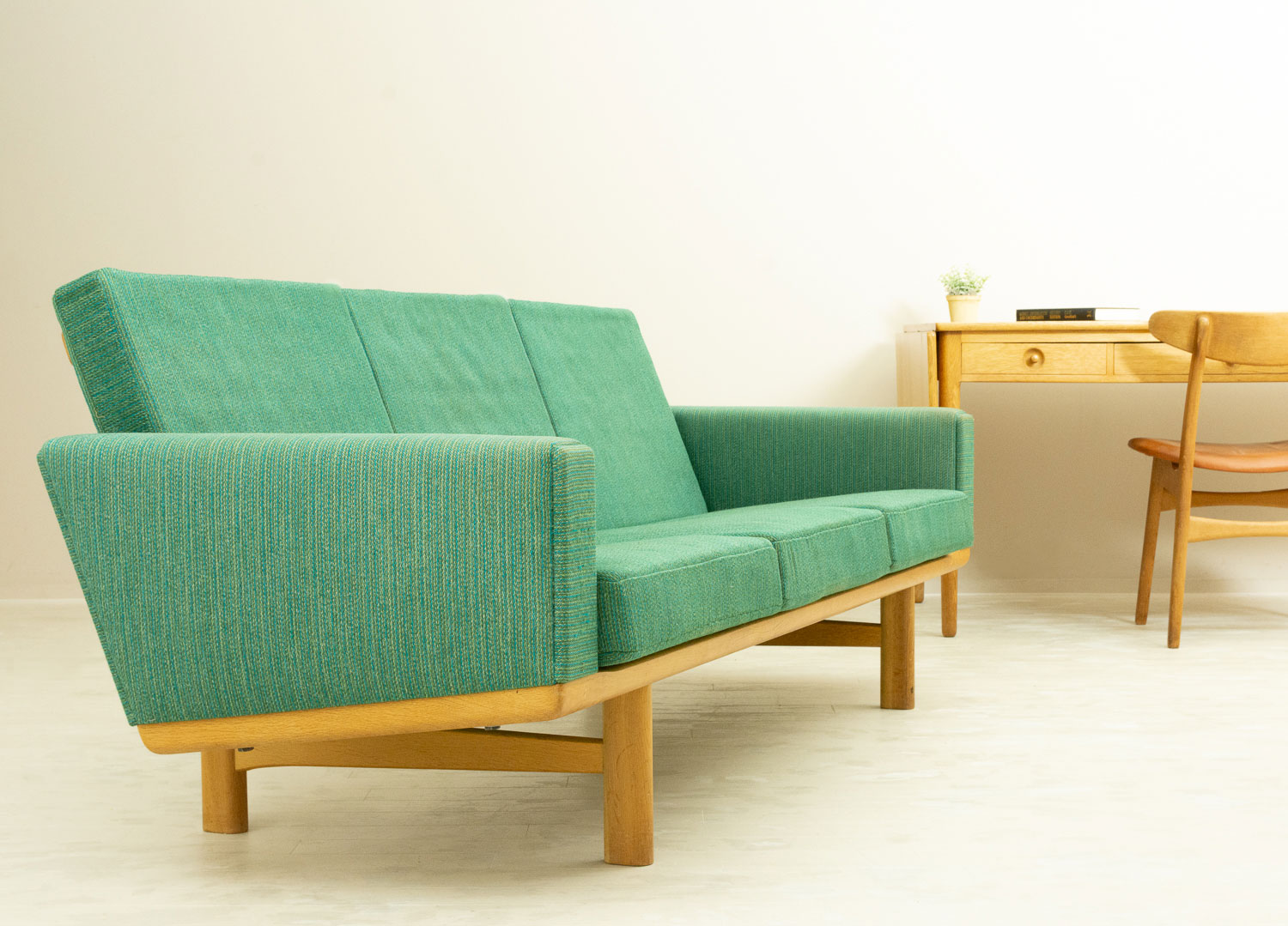 GE236 Oak 3 Seater Sofa by Hans J Wegner