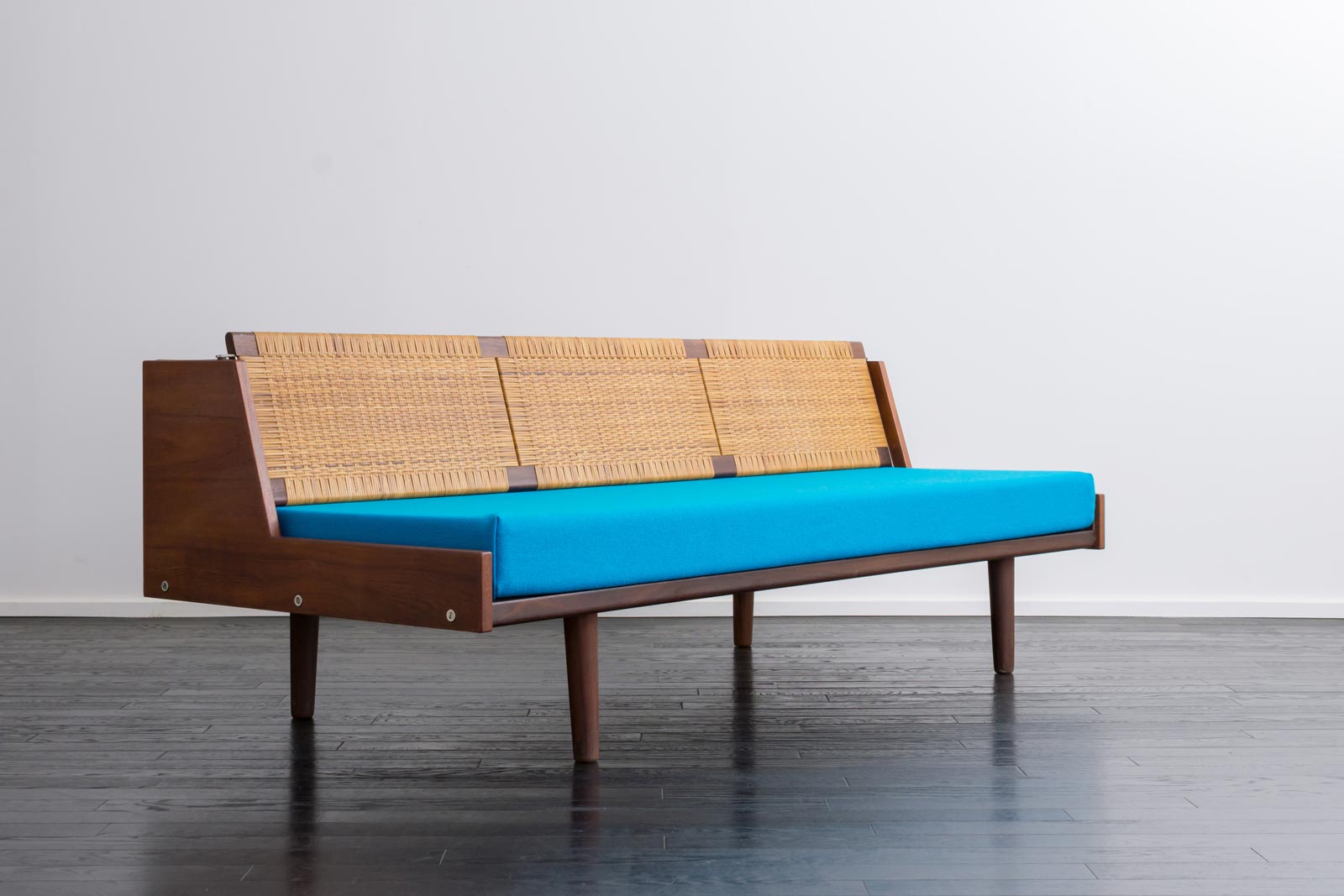 GE258 Daybed by Hans J Wegner