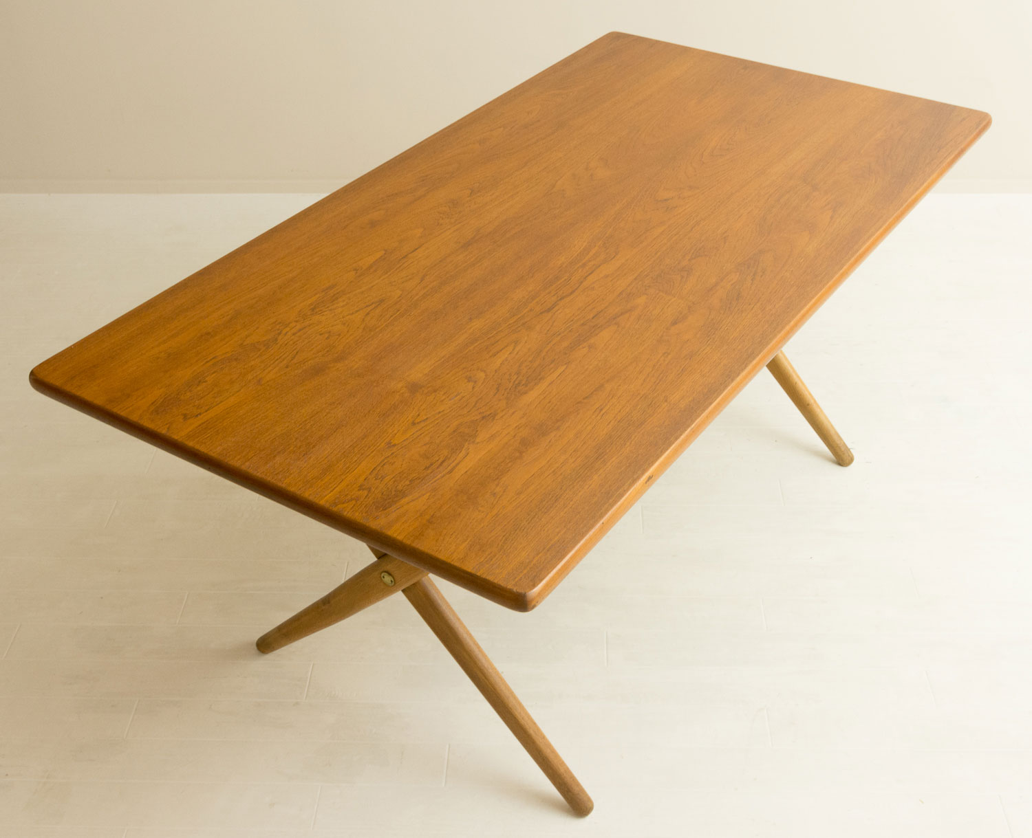 AT303 Dining Table by Hans J Wegner