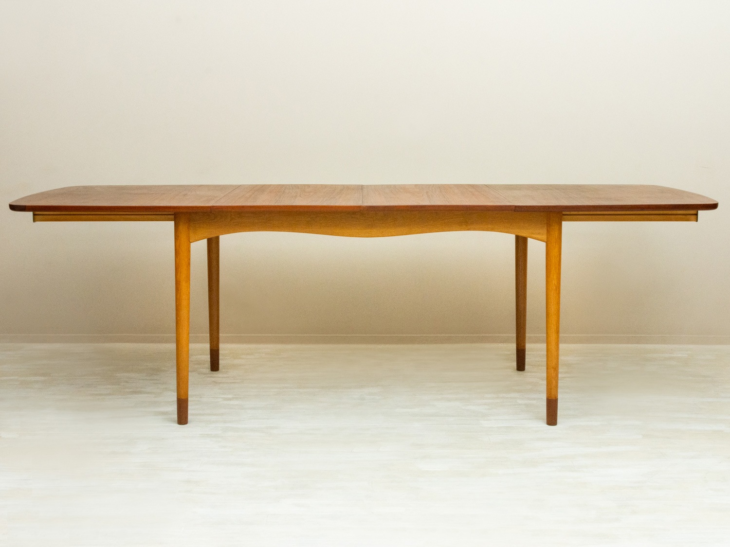 Dining Table by Finn Juhl(�ե��󡦥桼��)