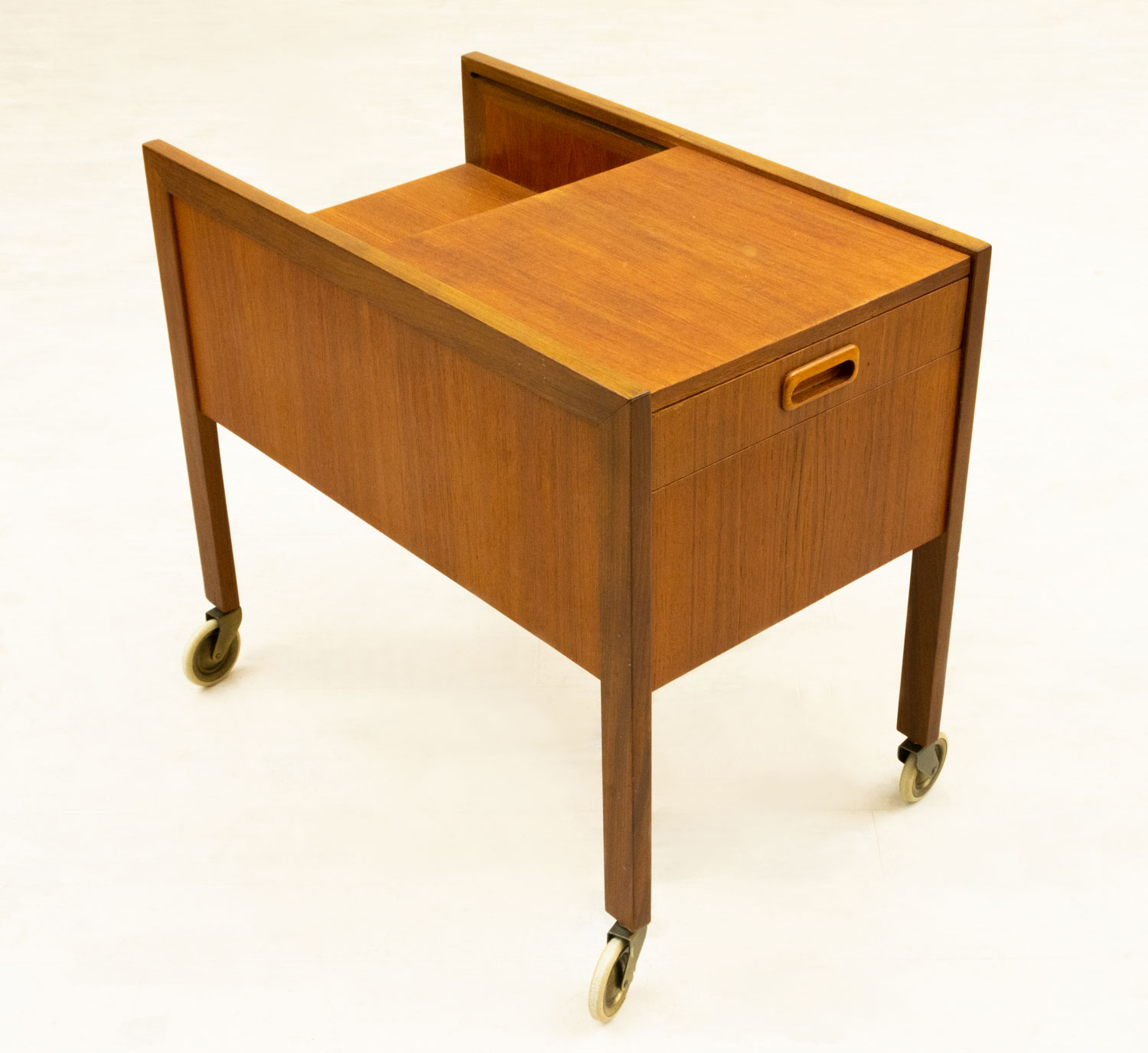 󥰥ơ֥ 1960ǯ ǥ  Swedish Vintage Teak Sewing Table̲ơФǼդ60cm