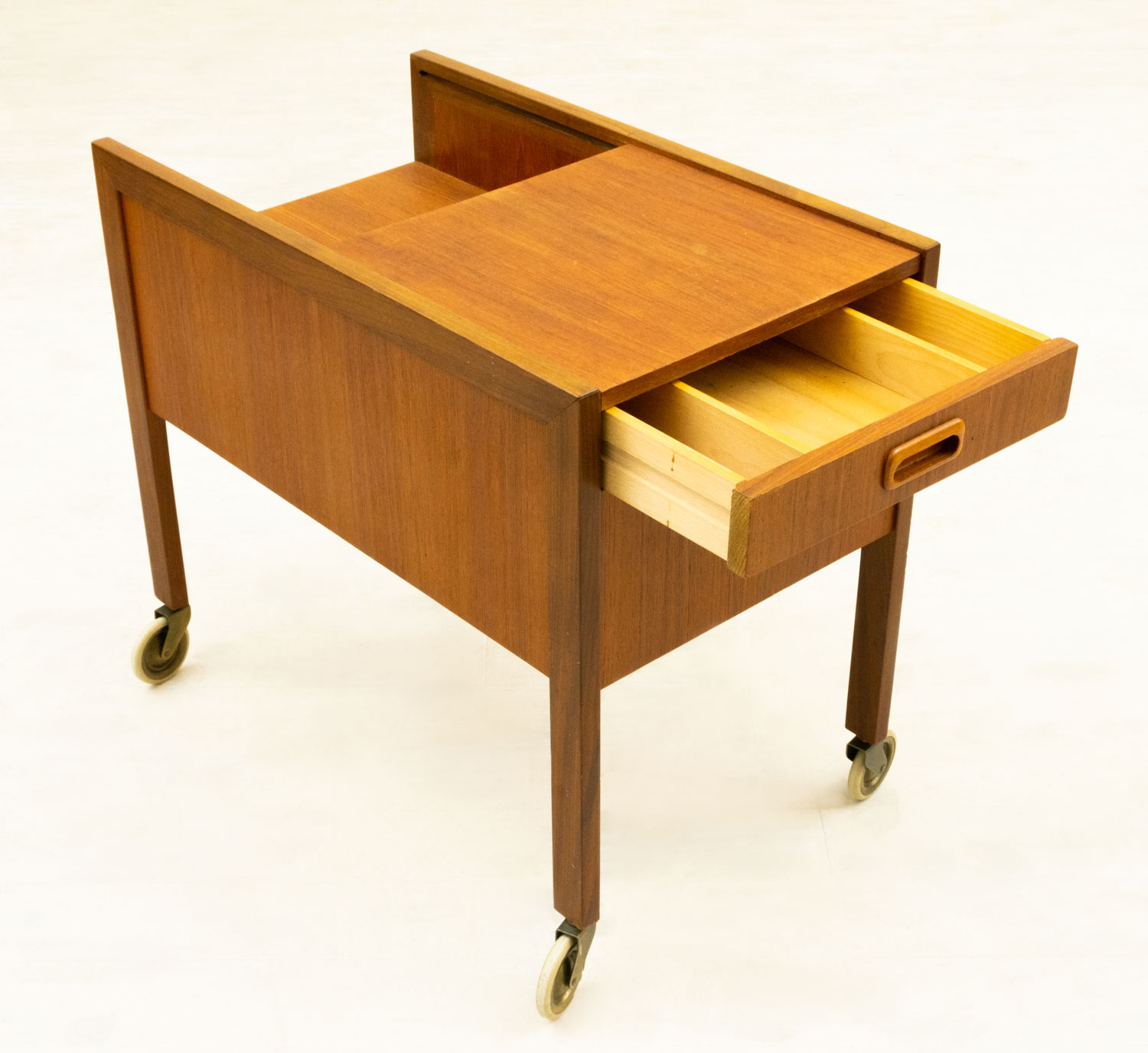 󥰥ơ֥ 1960ǯ ǥ  Swedish Vintage Teak Sewing Table̲ơФǼդ60cm