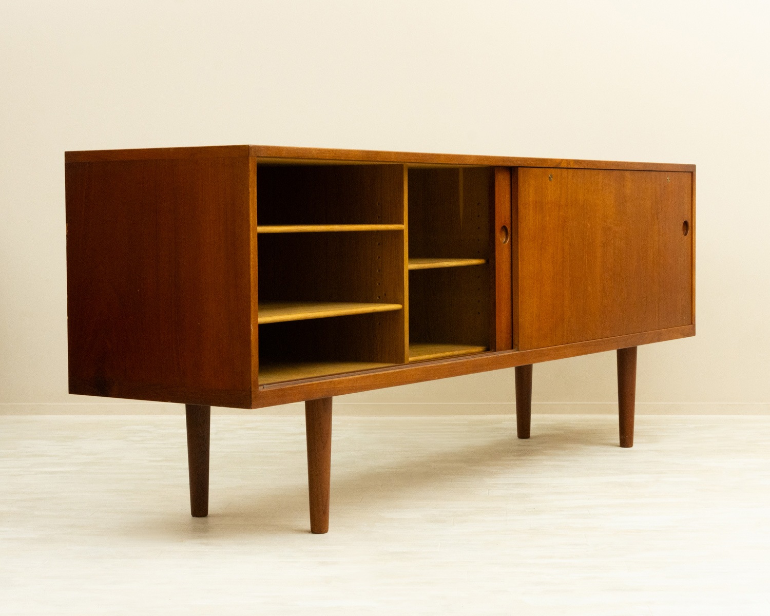 RY26 Teak Sideboard by Hans J. Wegner(�ϥ󥹡�J���������ʡ�)���̲�������ơ����ȶ� �����ɥܡ��� ��������