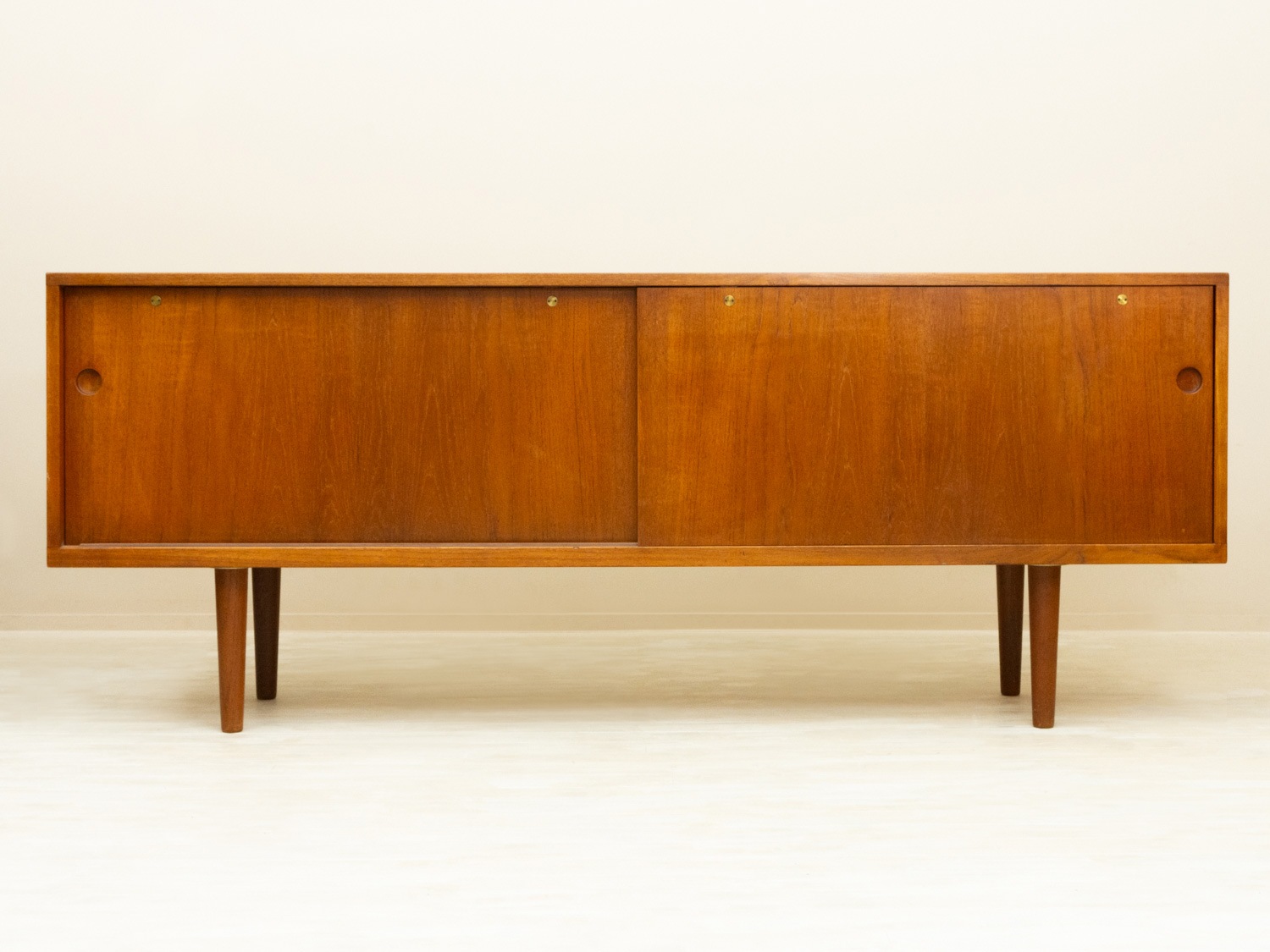 RY26 Teak Sideboard by Hans J. Wegner(�ϥ󥹡�J���������ʡ�)���̲�������ơ����ȶ� �����ɥܡ��� ��������