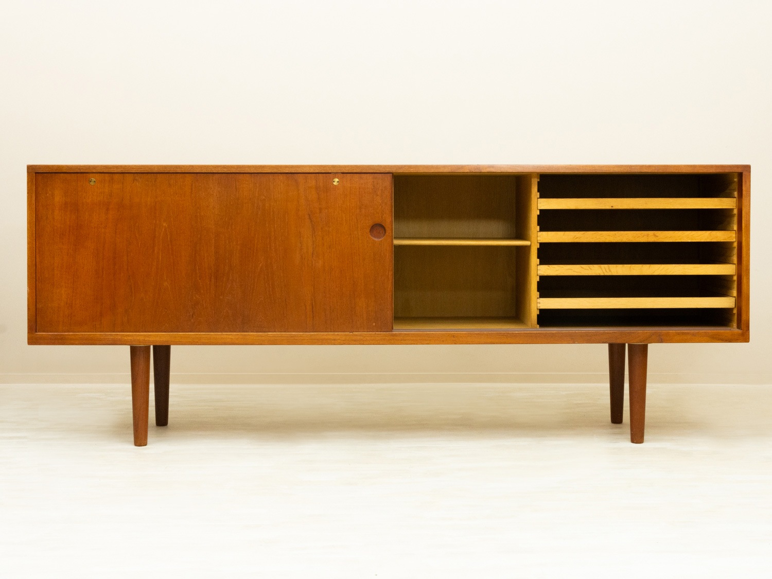RY26 Teak Sideboard by Hans J. Wegner(�ϥ󥹡�J���������ʡ�)���̲�������ơ����ȶ� �����ɥܡ��� ��������