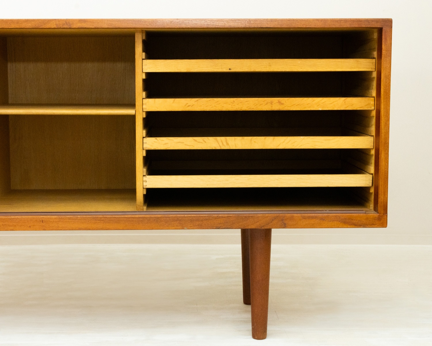 RY26 Teak Sideboard by Hans J. Wegner(�ϥ󥹡�J���������ʡ�)���̲�������ơ����ȶ� �����ɥܡ��� ��������