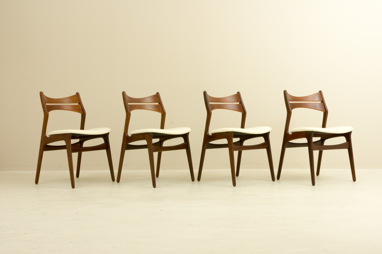 ��4�ӥ��åȡ�#310 Dining Chair by Erik Buck