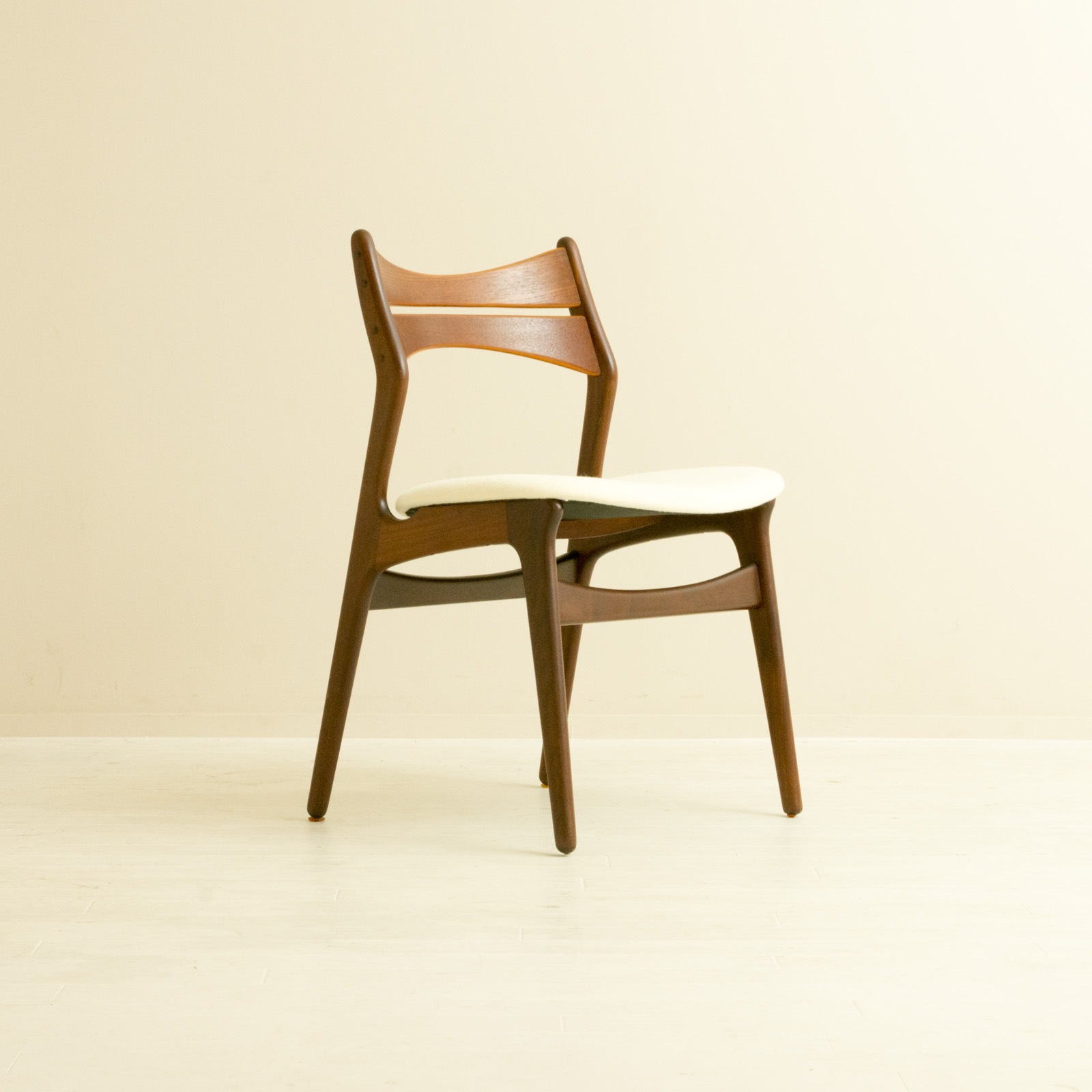 ��4�ӥ��åȡ�#310 Dining Chair by Erik Buck