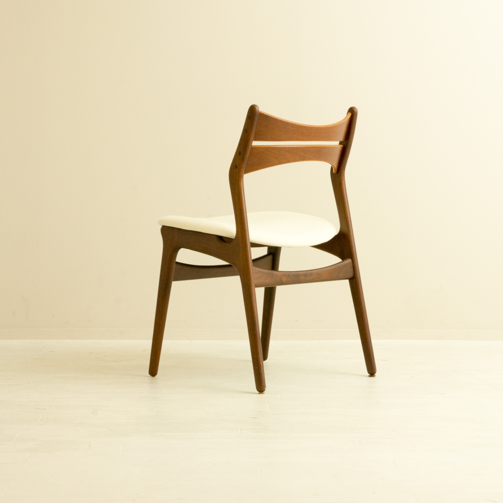 ��4�ӥ��åȡ�#310 Dining Chair by Erik Buck