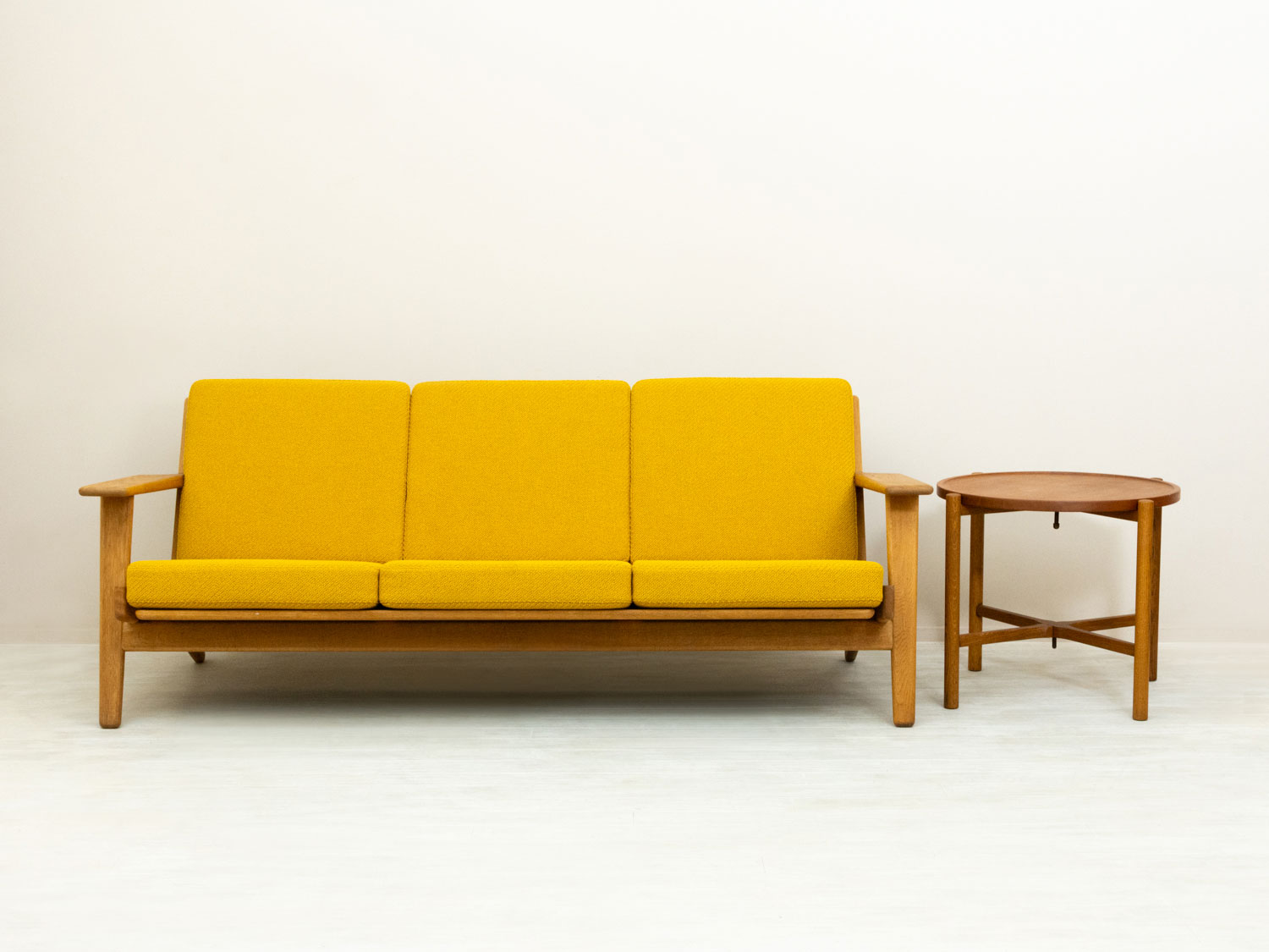 Hans J. Wegner�ʥϥ󥹡��������ʡ��� GE290 3 Seater Sofa �̲�������ơ������ե� | 1950ǯ�塦�����ޡ�������������ࡦ���ͳݤ�