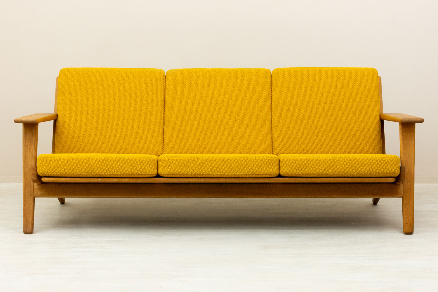 Hans J. Wegner�ʥϥ󥹡��������ʡ��� GE290 3 Seater Sofa �̲�������ơ������ե� | 1950ǯ�塦�����ޡ�������������ࡦ���ͳݤ�