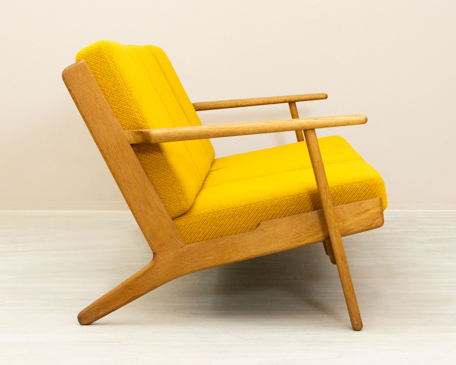 Hans J. Wegner�ʥϥ󥹡��������ʡ��� GE290 3 Seater Sofa �̲�������ơ������ե� | 1950ǯ�塦�����ޡ�������������ࡦ���ͳݤ�
