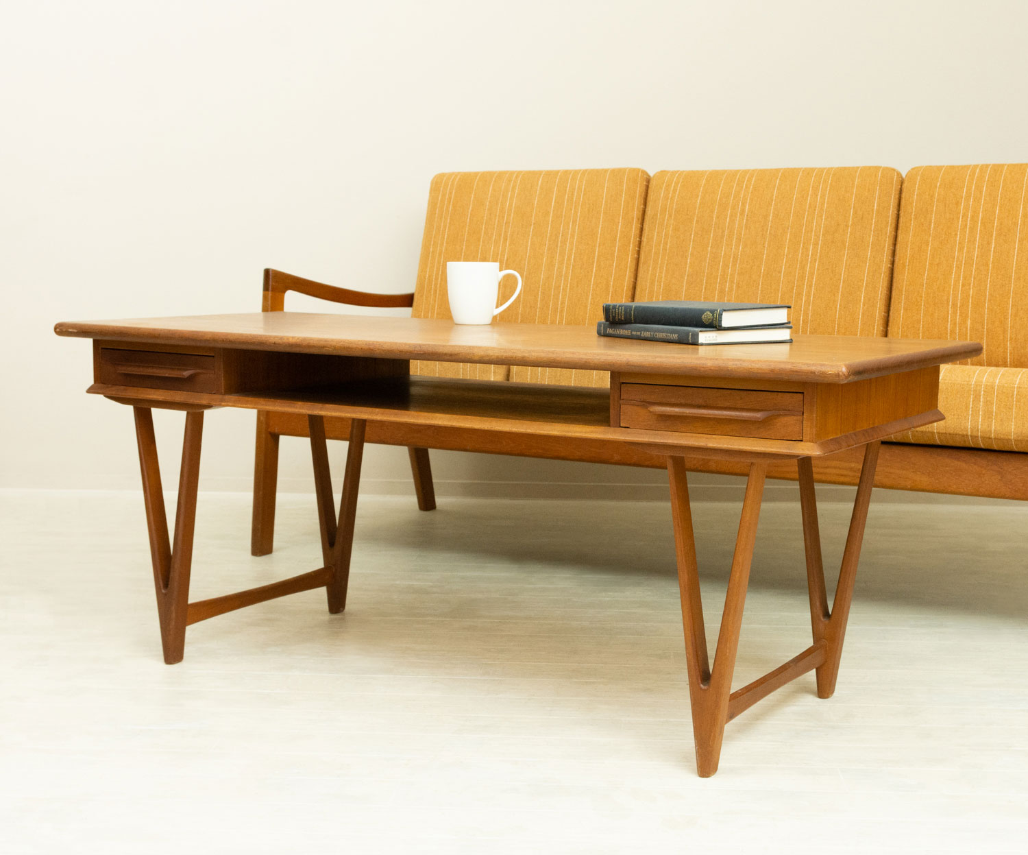 E. W. �Хå� �����ҡ��ơ��֥��Coffee Table by E. W. Bach for M���belfabrikken Toften��1960ǯ�� �ǥ�ޡ��������̲�������ơ�����