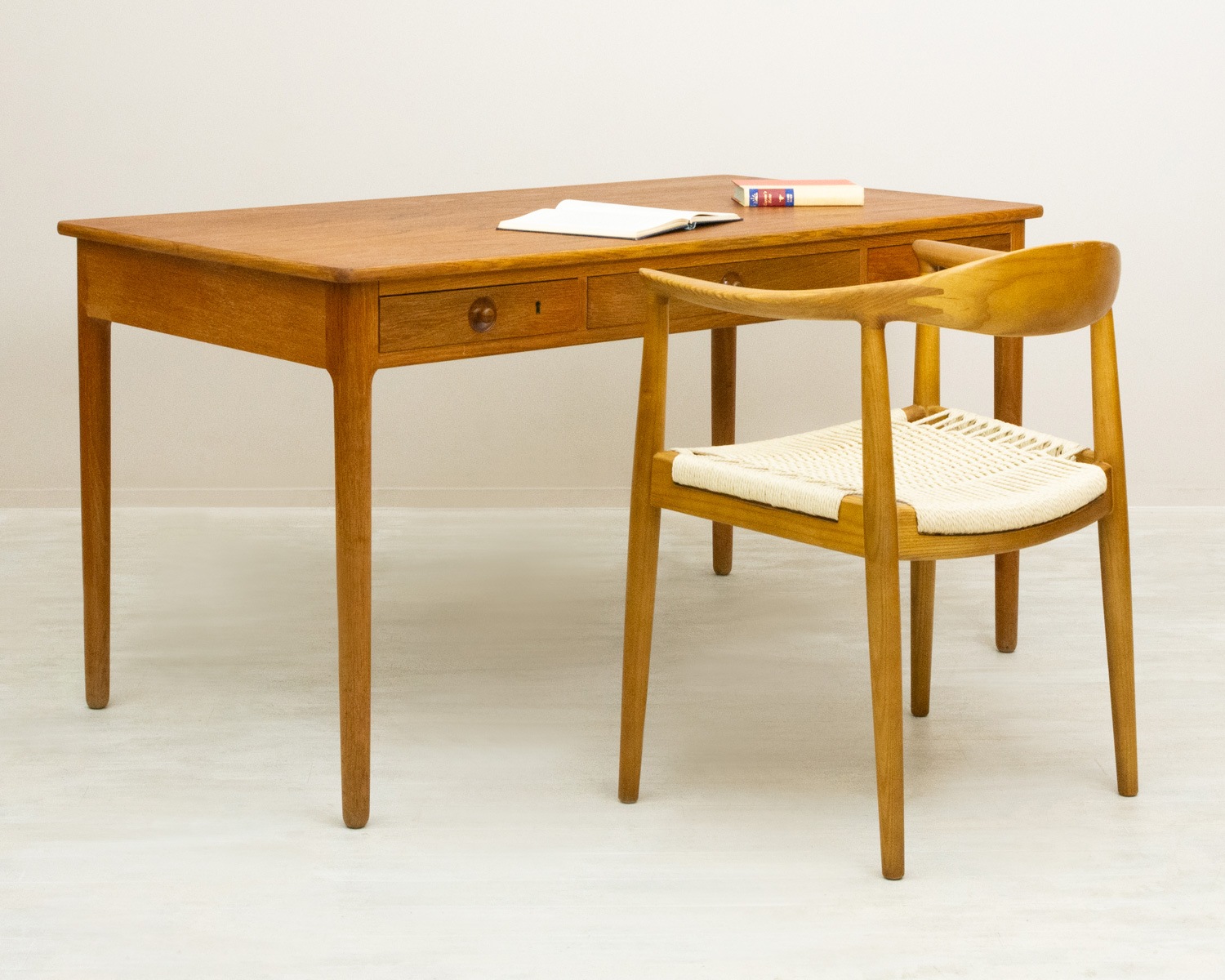 T305 Desk by Hans J. Wegner(�ϥ󥹡�J���������ʡ�)