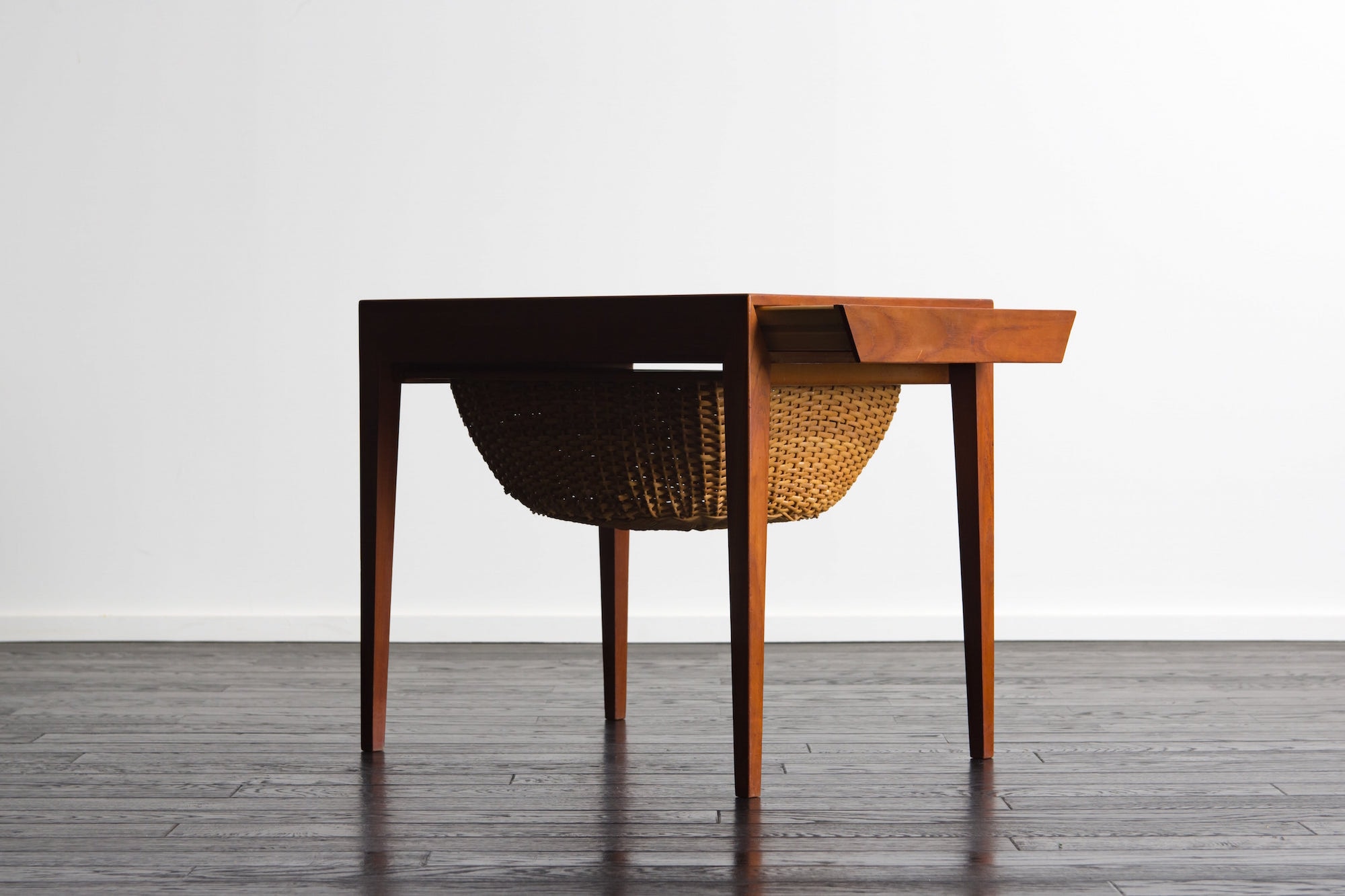 【北欧ヴィンテージ】ソーイングテーブル 北欧ヴィンテージ木製ソーイングテーブル｜アンバーデザイン