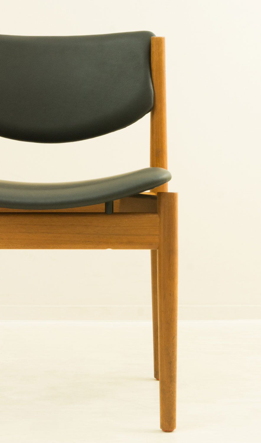 2ӥåȡModel 197 Teak Dining Chair by Finn Juhl Leather