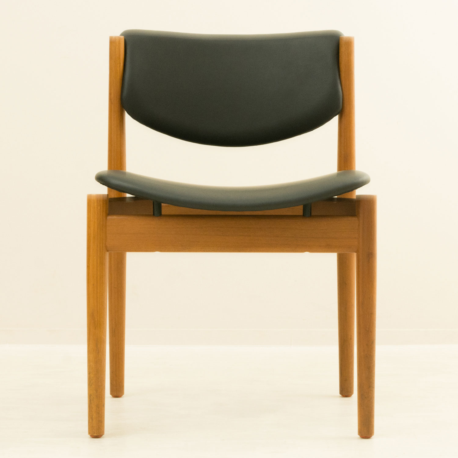 2ӥåȡModel 197 Teak Dining Chair by Finn Juhl Leather