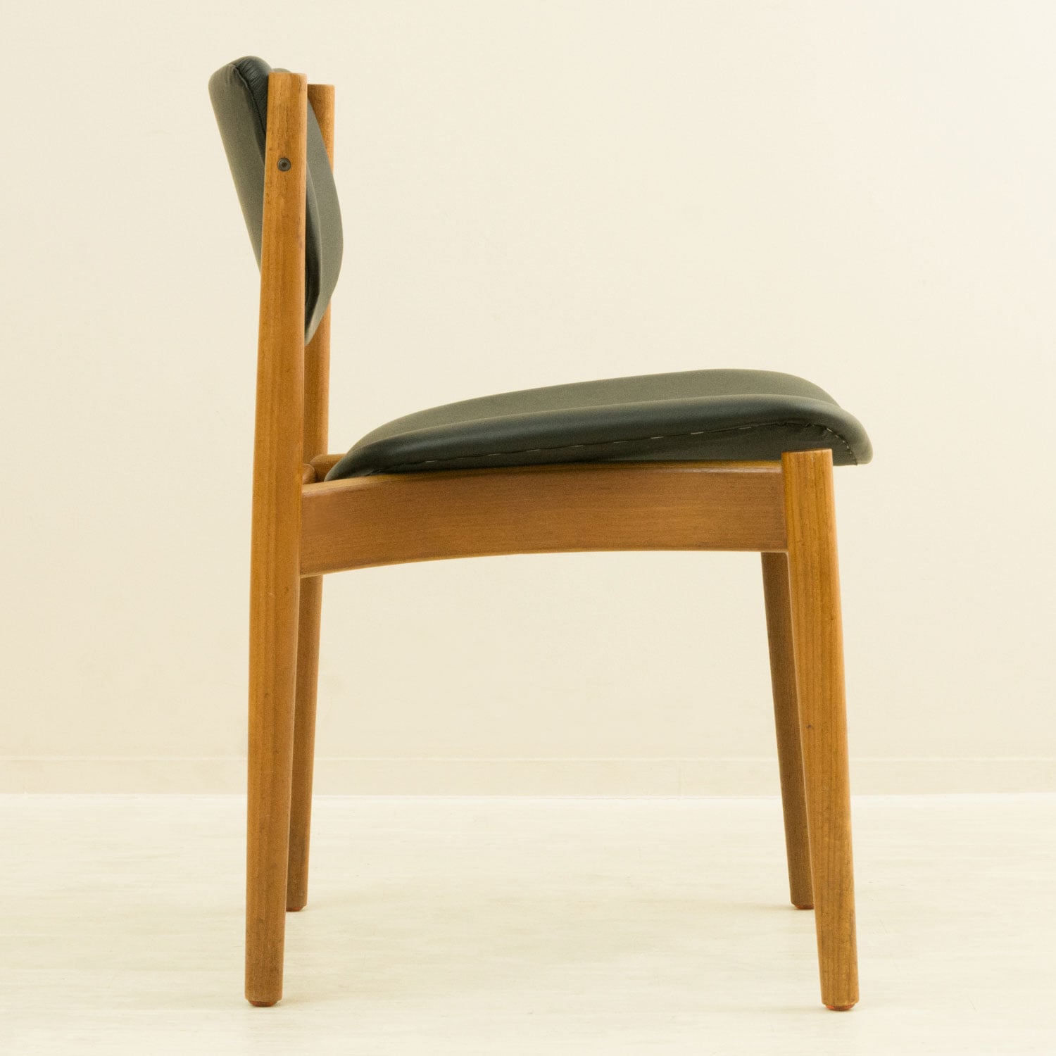 2ӥåȡModel 197 Teak Dining Chair by Finn Juhl Leather