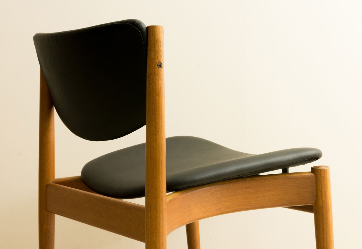 2ӥåȡModel 197 Teak Dining Chair by Finn Juhl Leather