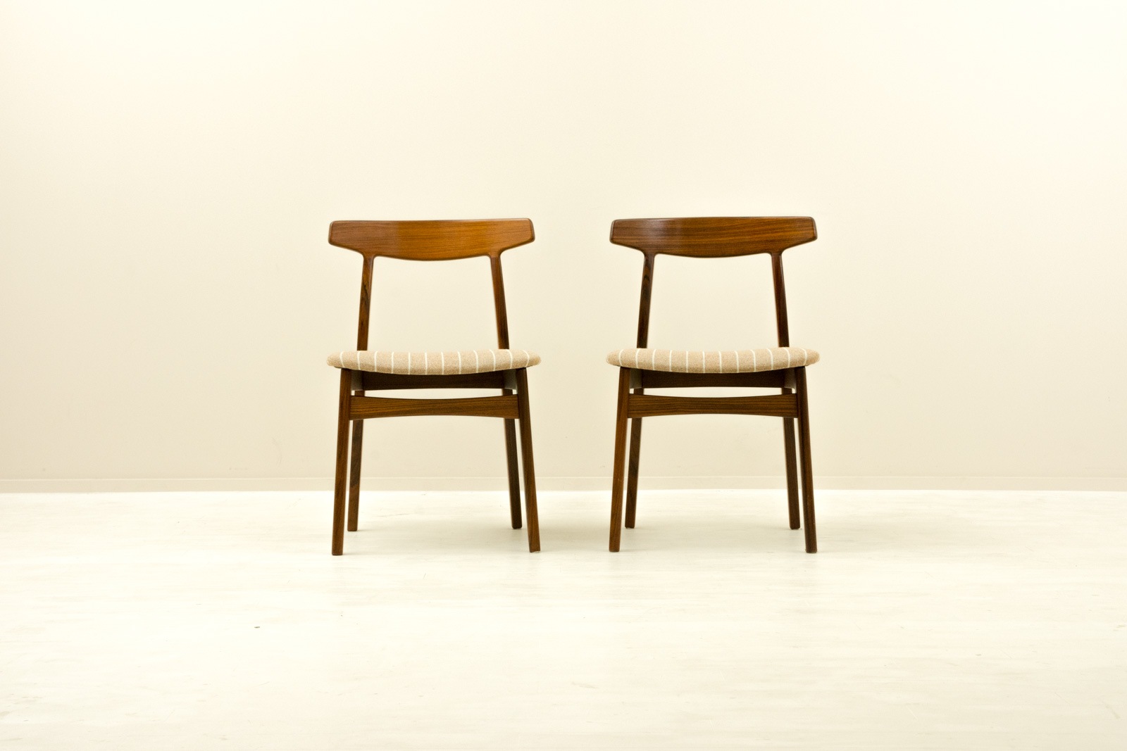 ��4�ӥ��åȡ�Dining Chair by Henning Kjaernulf