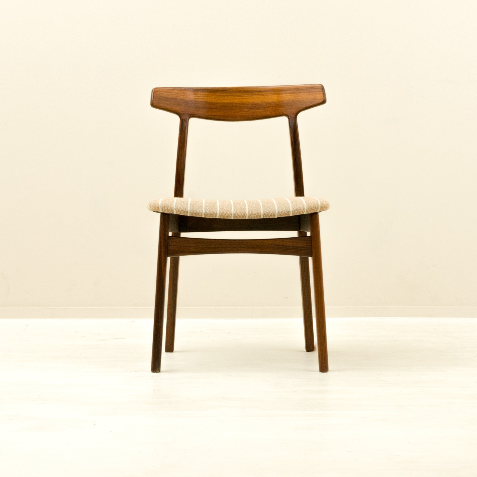 ��4�ӥ��åȡ�Dining Chair by Henning Kjaernulf
