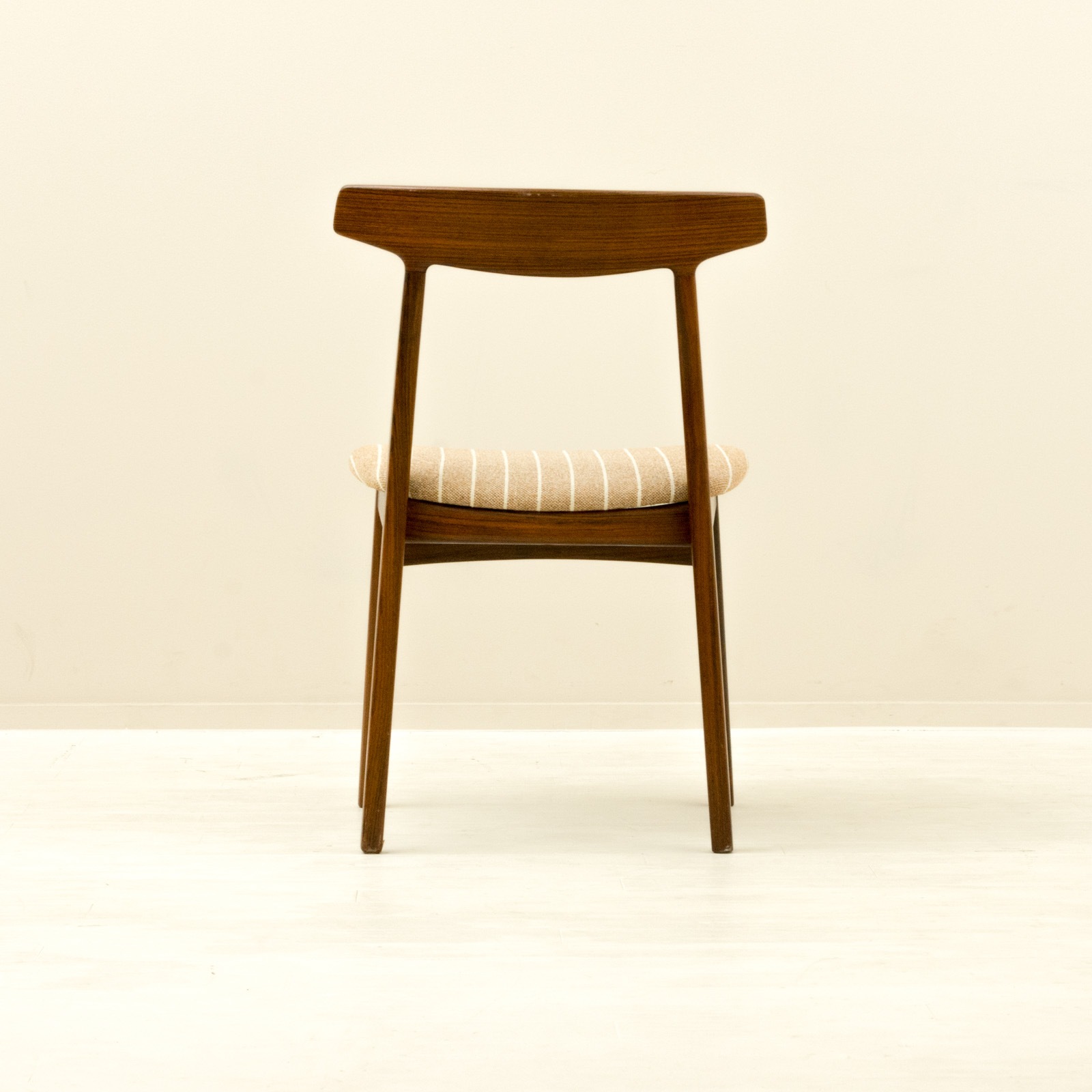 ��4�ӥ��åȡ�Dining Chair by Henning Kjaernulf