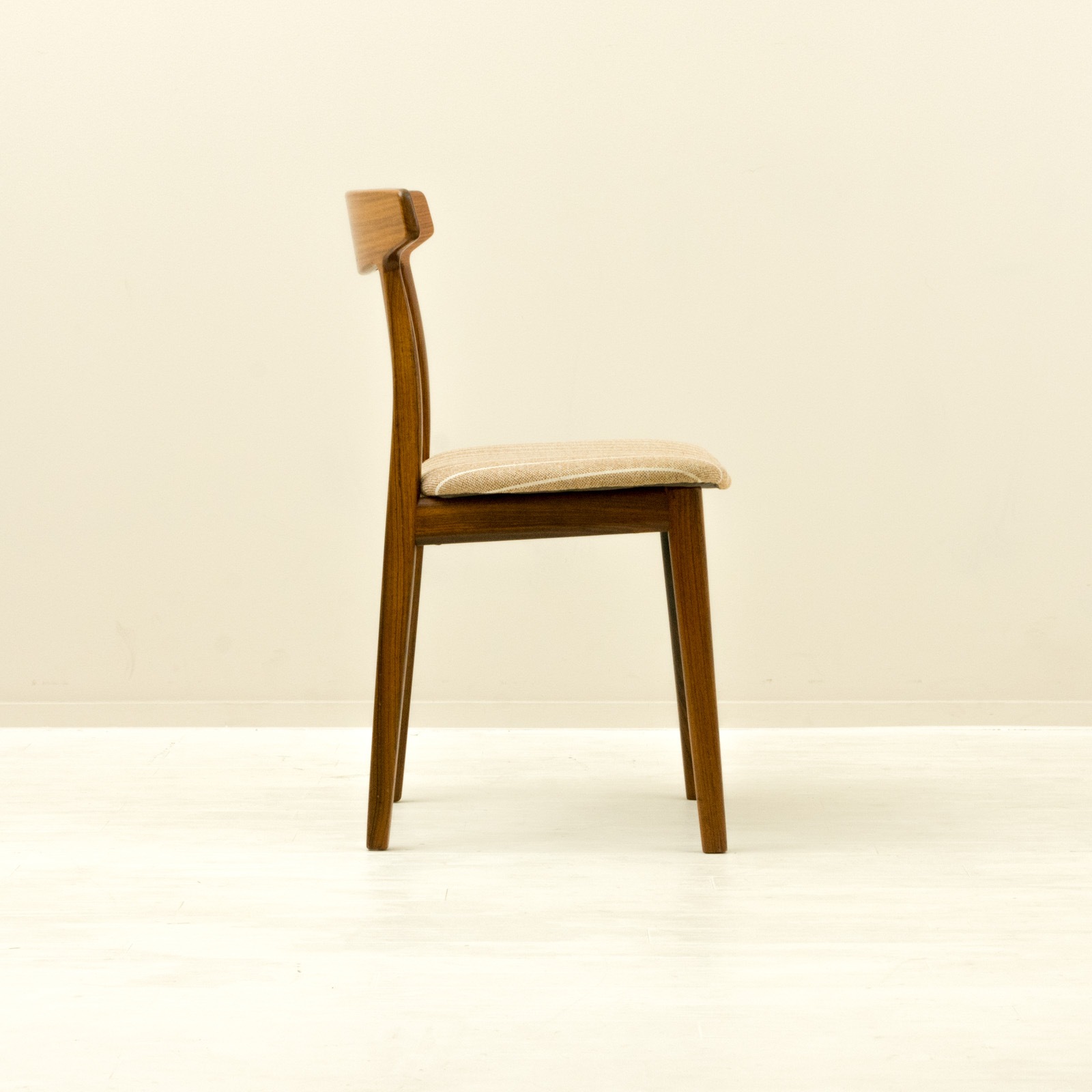 ��4�ӥ��åȡ�Dining Chair by Henning Kjaernulf