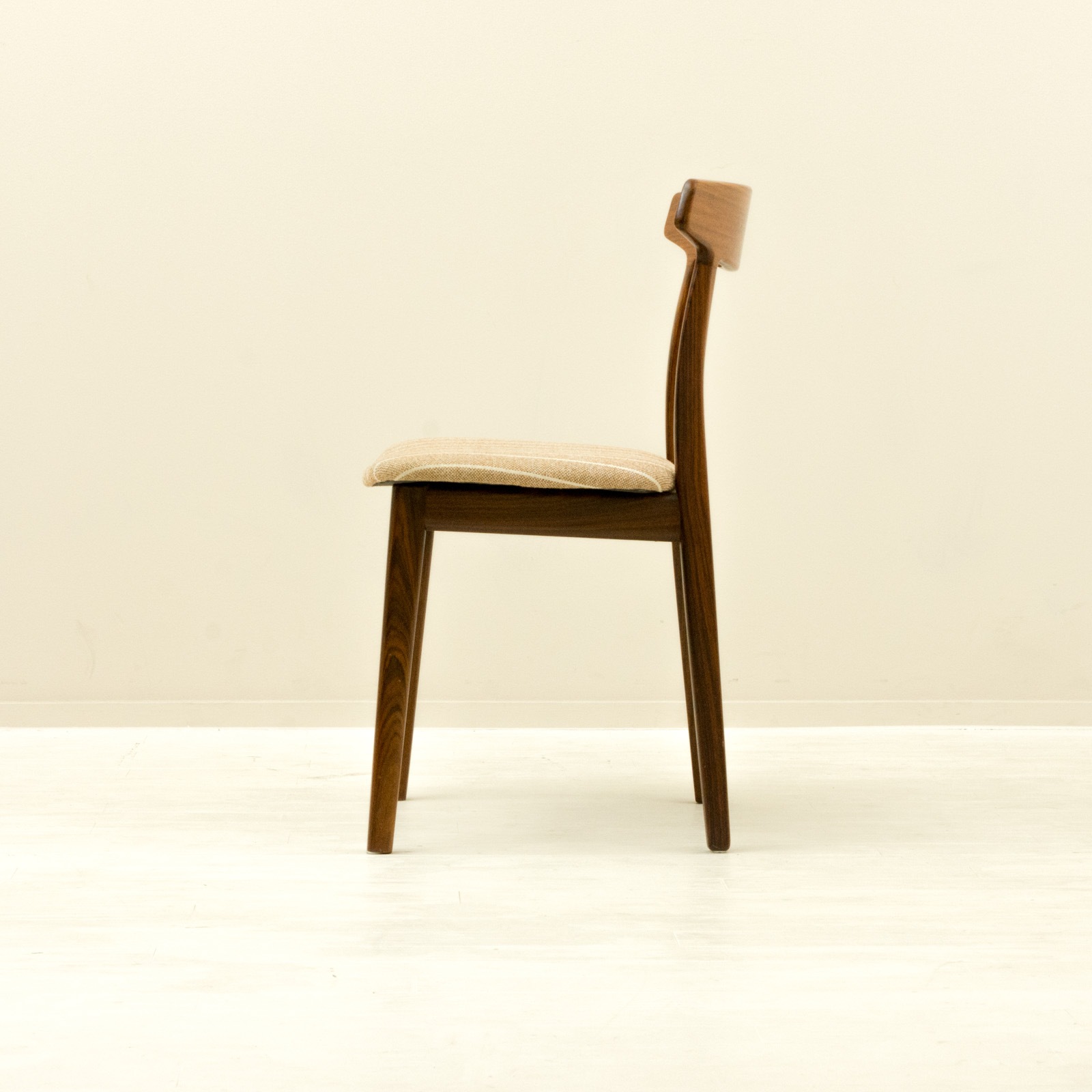 ��4�ӥ��åȡ�Dining Chair by Henning Kjaernulf