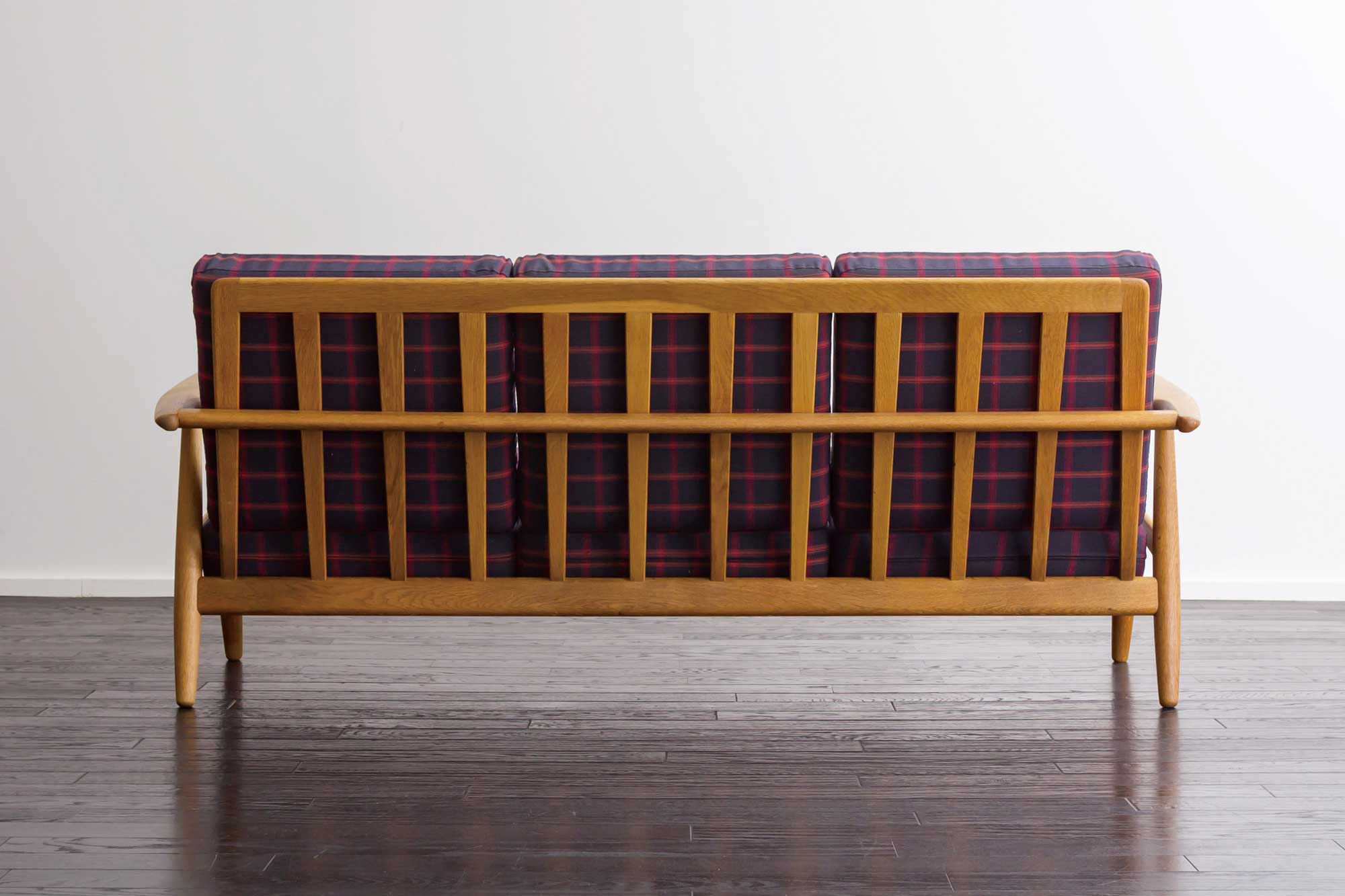 GE240 3seaters Sofa by Hans J Wegner