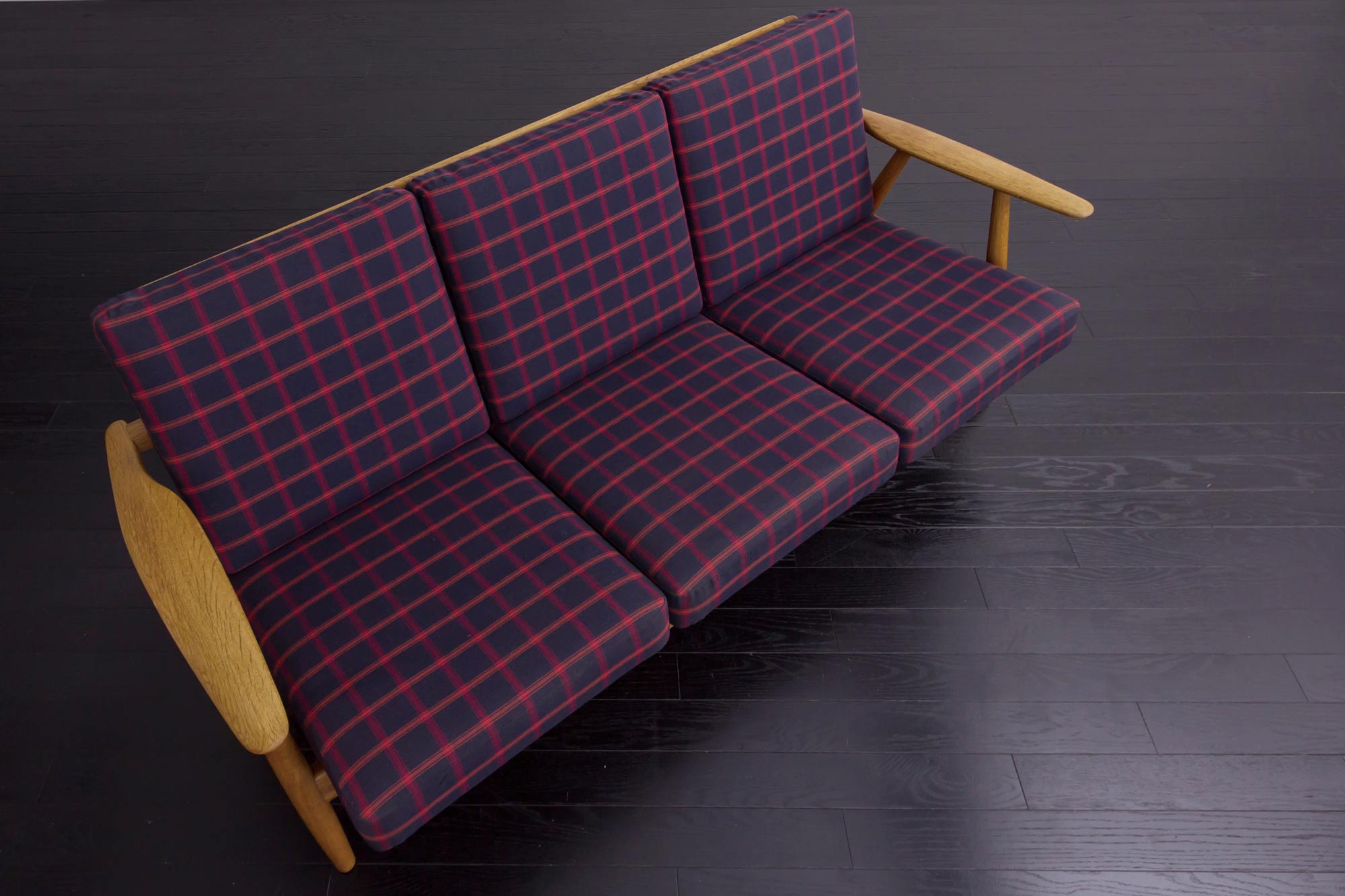 GE240 3seaters Sofa by Hans J Wegner