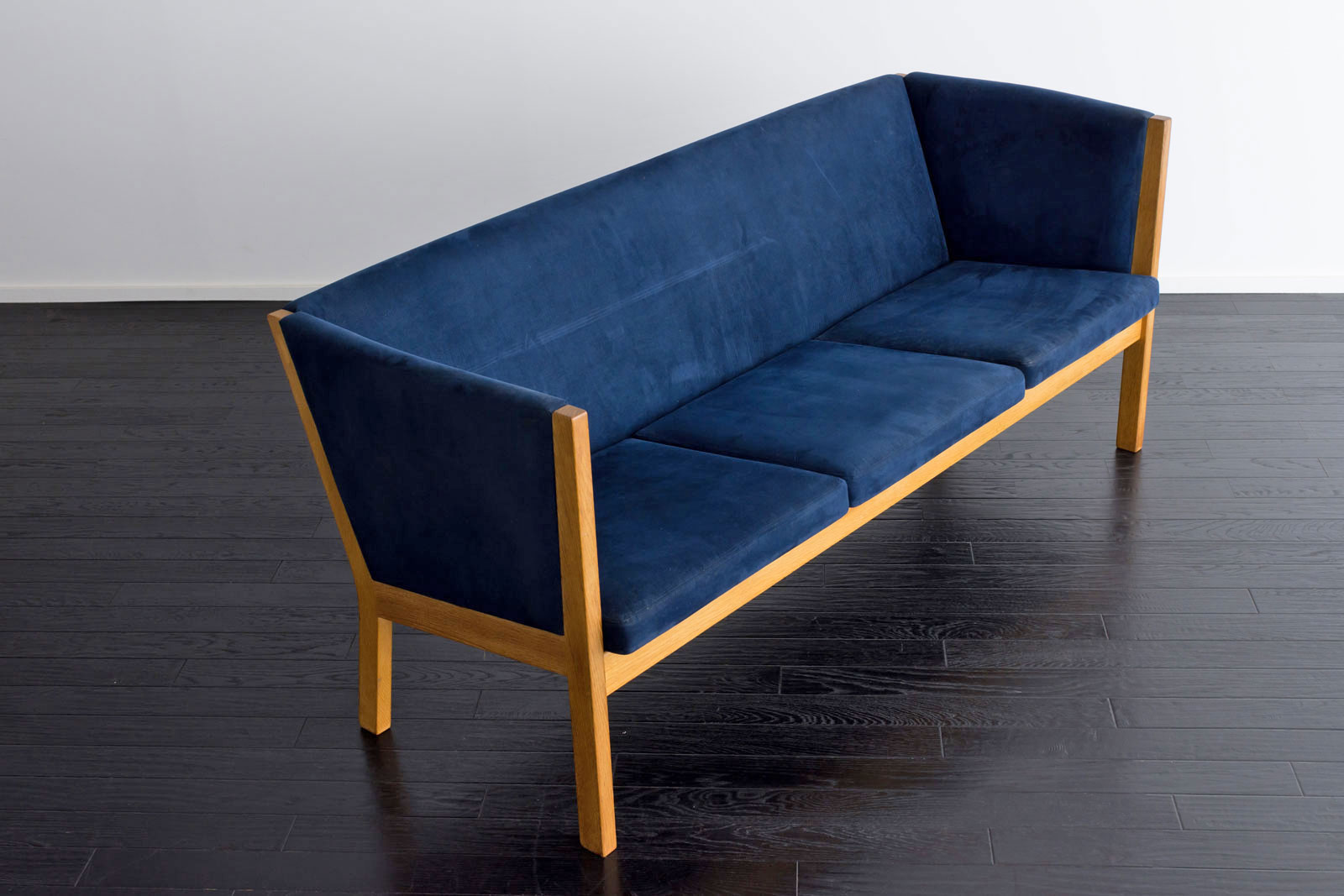 GE285 Sofa by Hans J Wegner