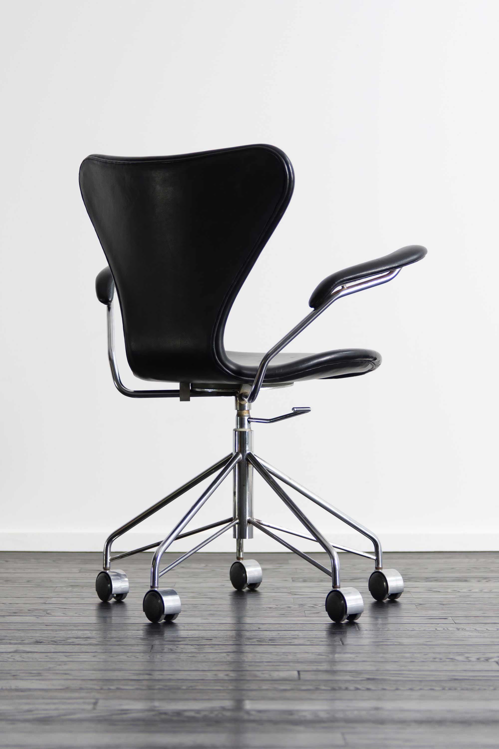 FH3107 Seven chair designed by Arne Jacobsen