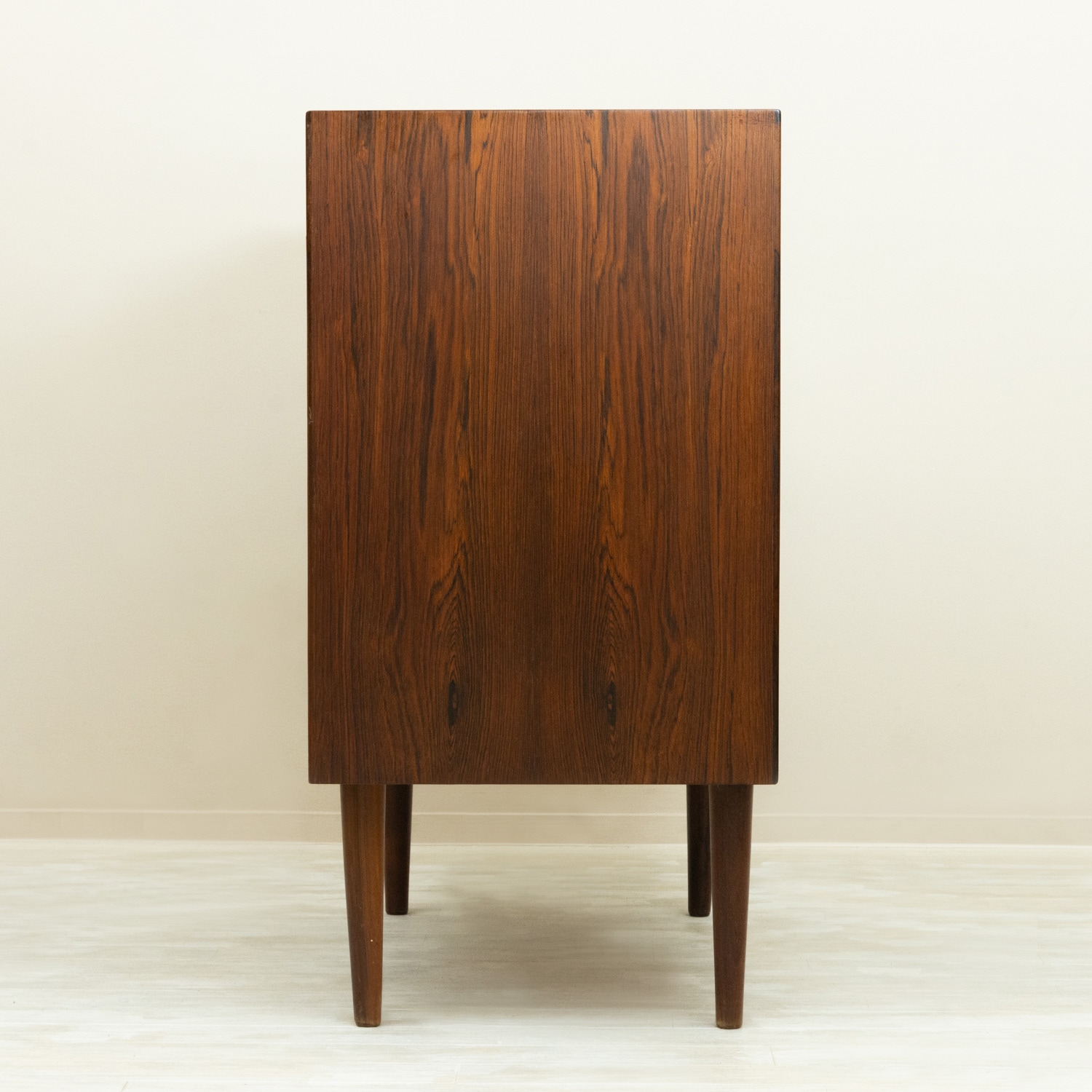 Chest by Arne Vodder