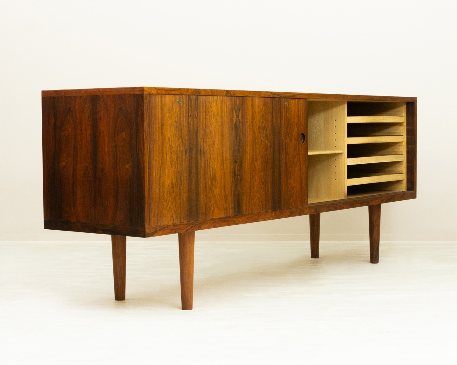 RY26 Rosewood Sideboard by Hans J. Wegner(�ϥ󥹡�J���������ʡ�)