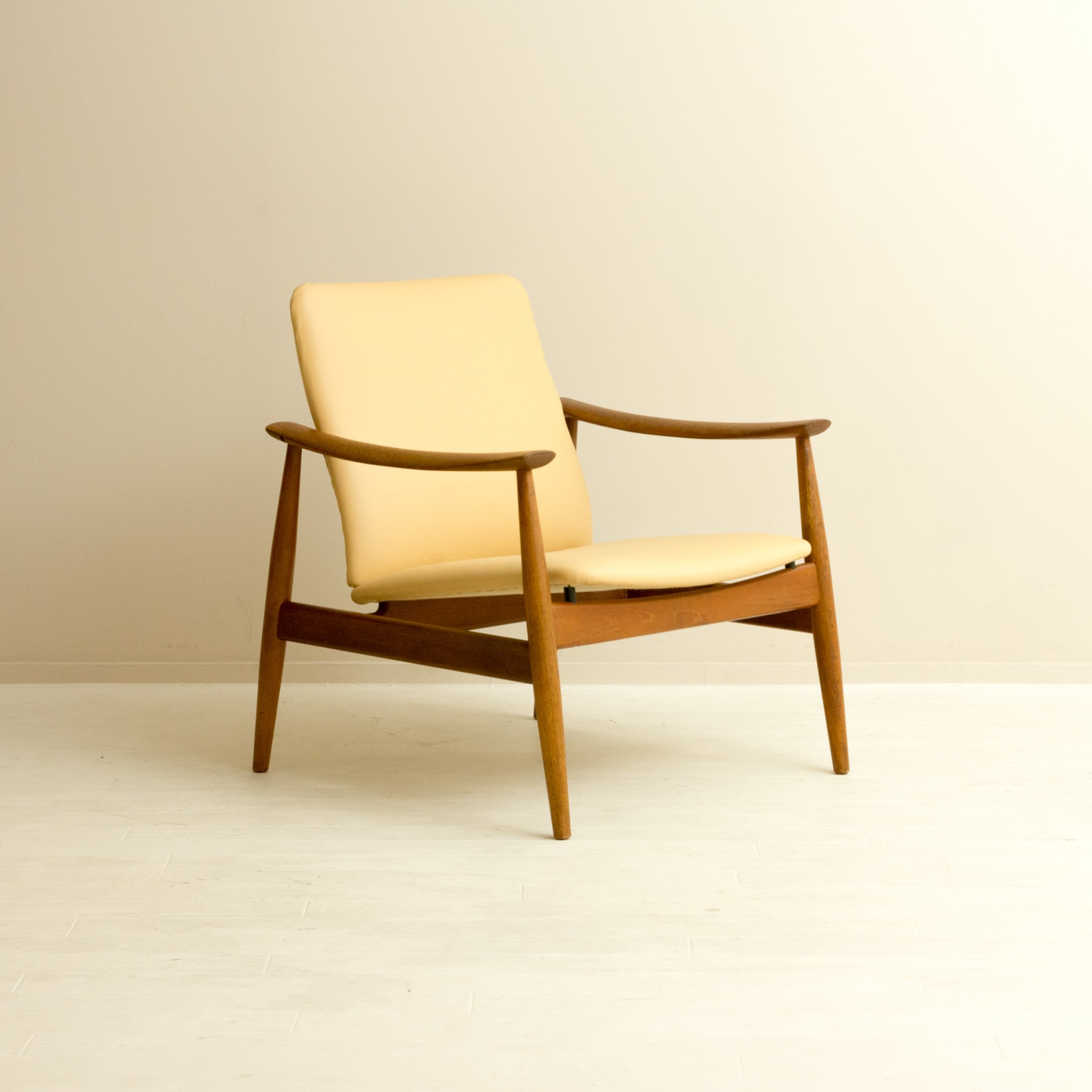 FD138 Easy Chair by Finn Juhl チーク レザー 北欧家具 通販