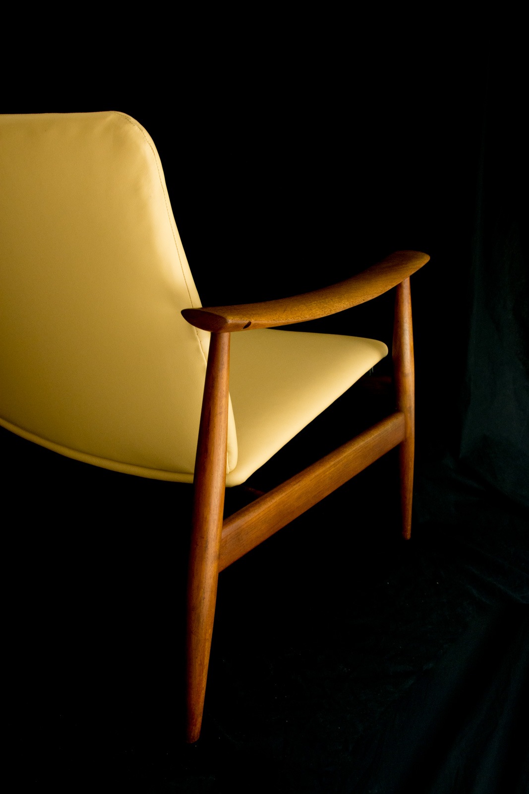 FD138 Easy Chair by Finn Juhl チーク レザー 北欧家具 通販