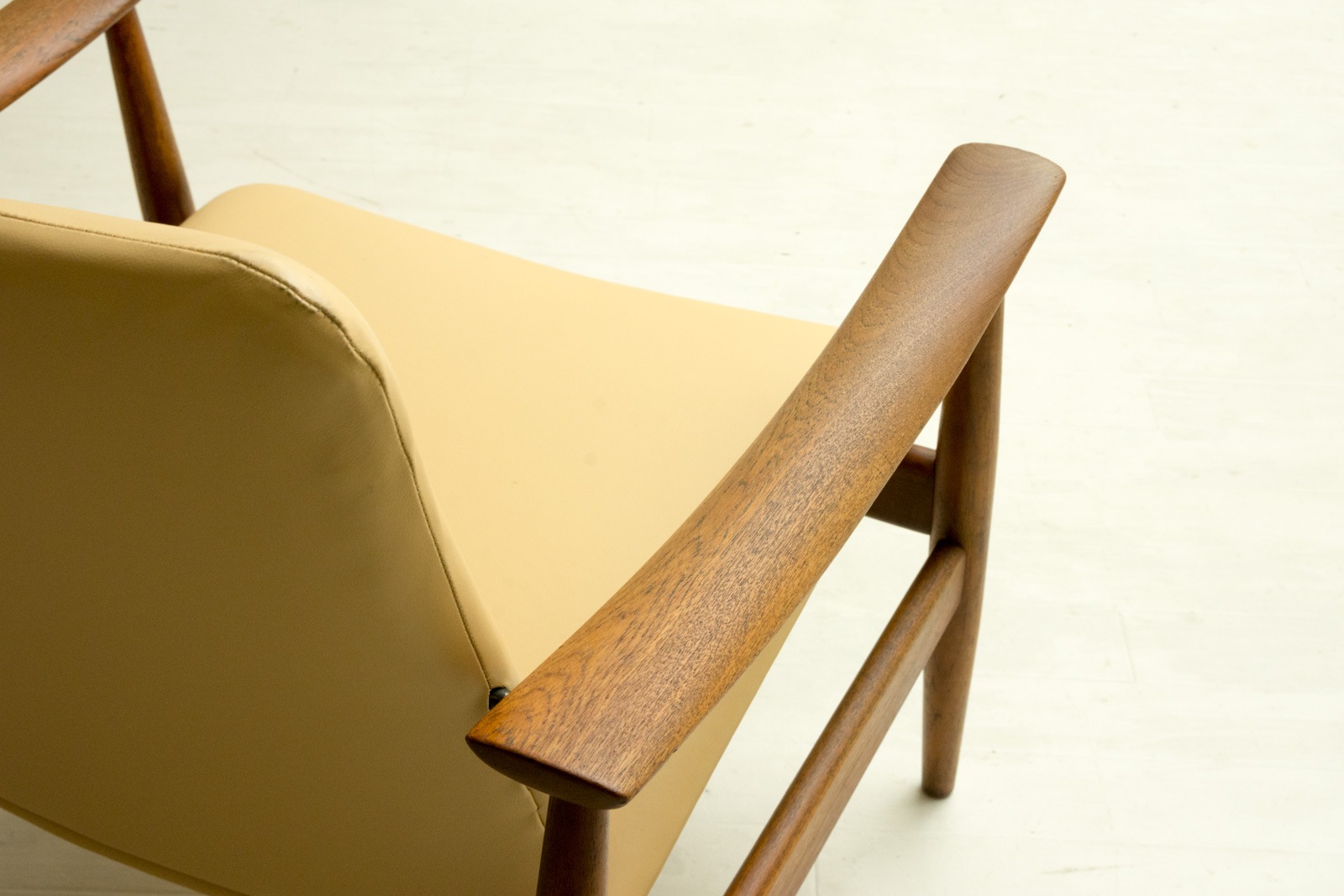 FD138 Easy Chair by Finn Juhl チーク レザー 北欧家具 通販