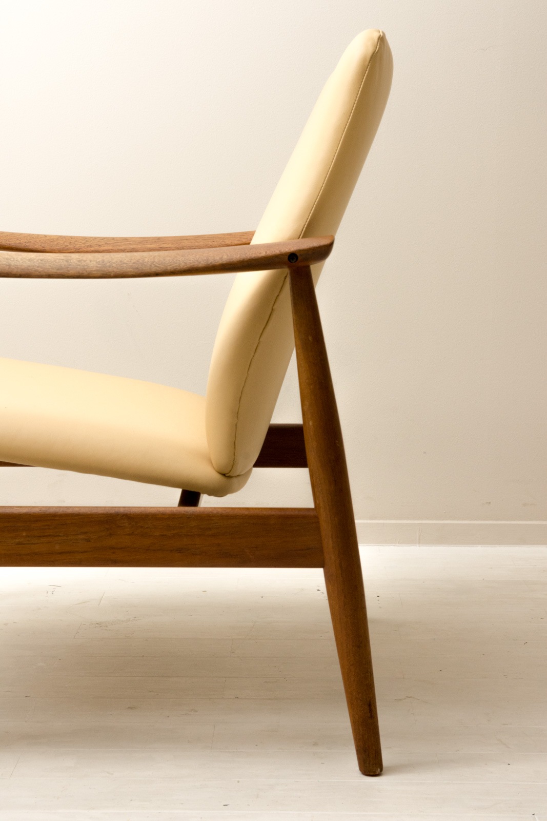 FD138 Easy Chair by Finn Juhl チーク レザー 北欧家具 通販