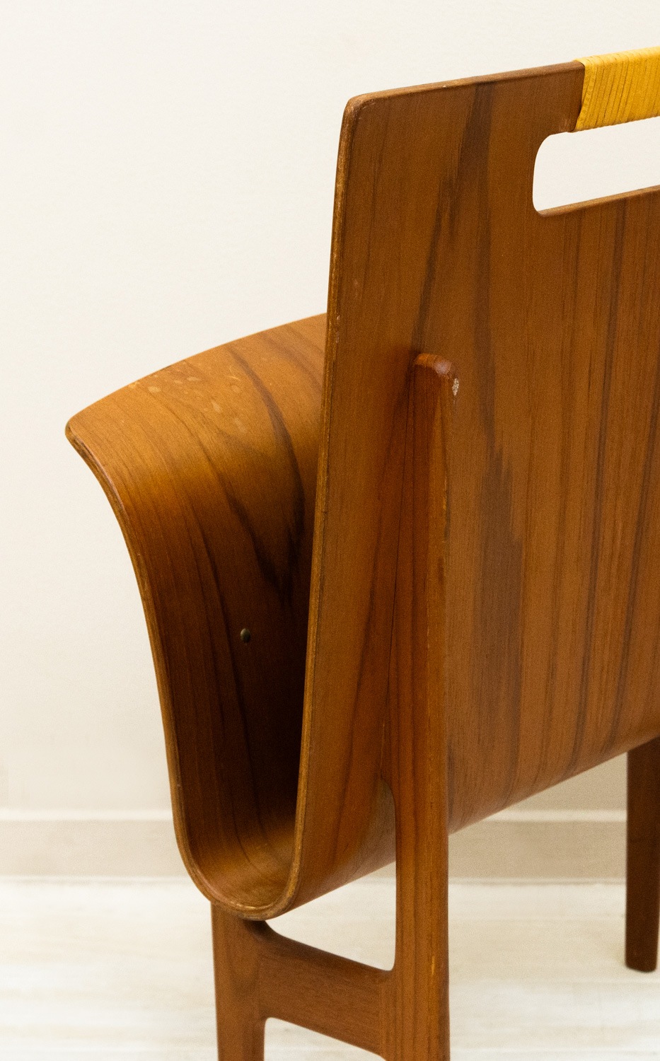 Magazine Rack by Ejnar Larsen & Aksel Bender Madsen�åޥ������å� �������� �̲�������ơ��� �ǥ�ޡ����� �����Ǽ