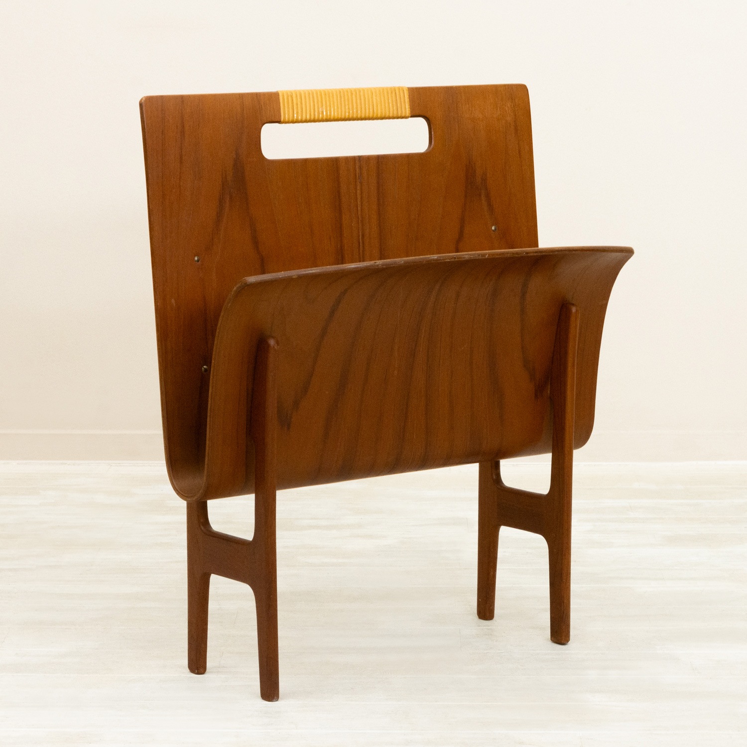 Magazine Rack by Ejnar Larsen & Aksel Bender Madsen�åޥ������å� �������� �̲�������ơ��� �ǥ�ޡ����� �����Ǽ