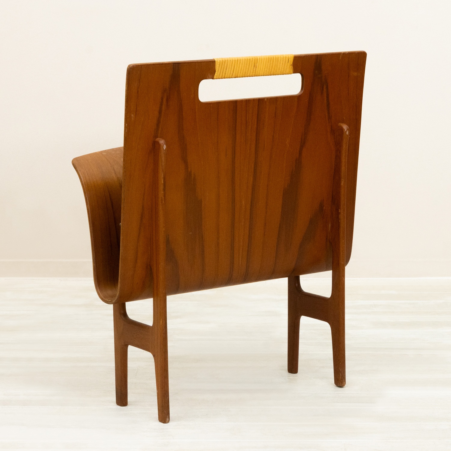 Magazine Rack by Ejnar Larsen & Aksel Bender Madsen�åޥ������å� �������� �̲�������ơ��� �ǥ�ޡ����� �����Ǽ