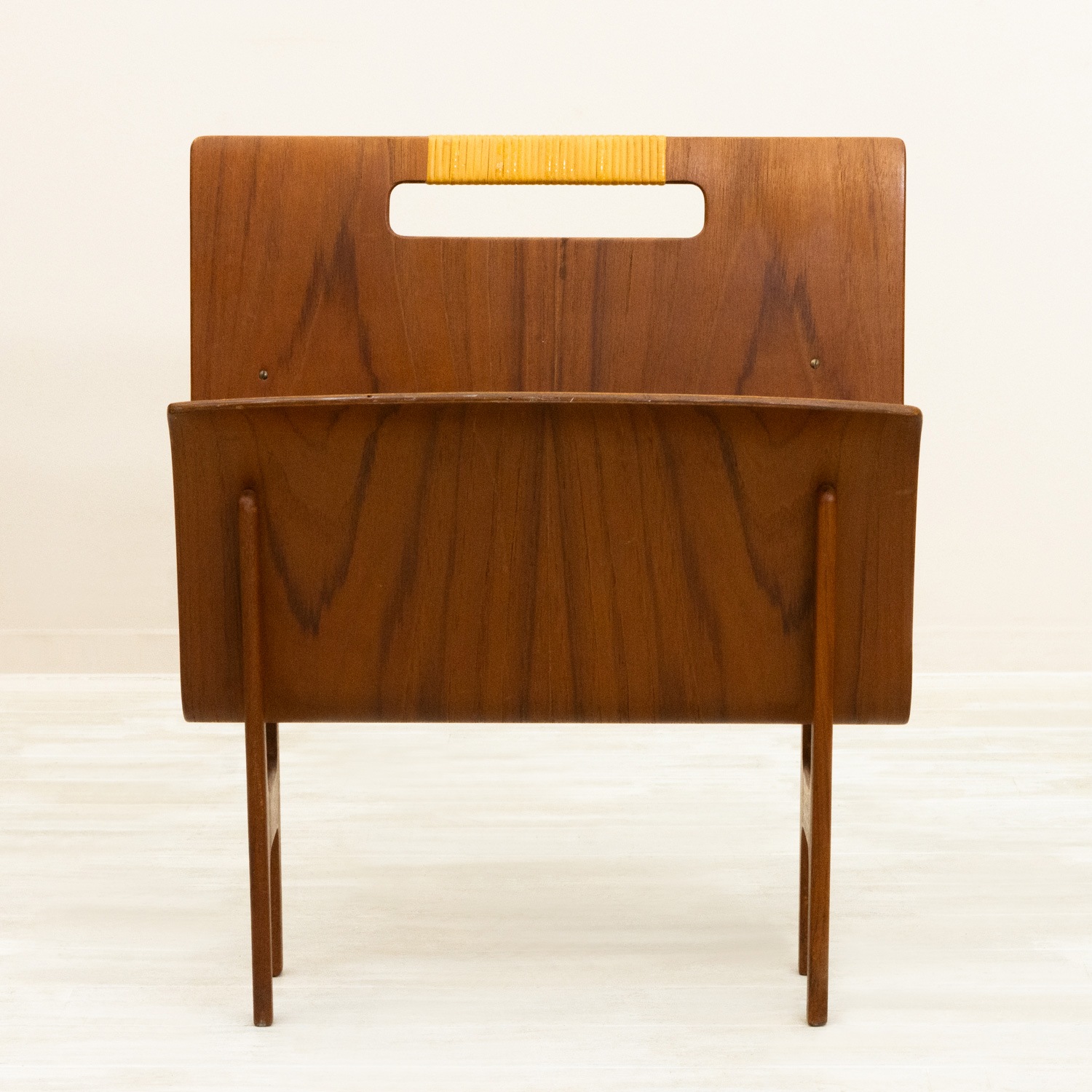 Magazine Rack by Ejnar Larsen & Aksel Bender Madsen�åޥ������å� �������� �̲�������ơ��� �ǥ�ޡ����� �����Ǽ