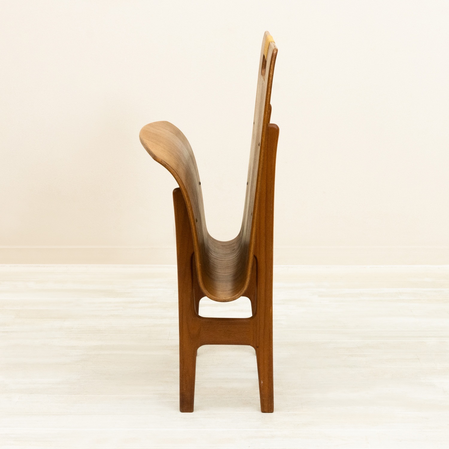 Magazine Rack by Ejnar Larsen & Aksel Bender Madsen�åޥ������å� �������� �̲�������ơ��� �ǥ�ޡ����� �����Ǽ