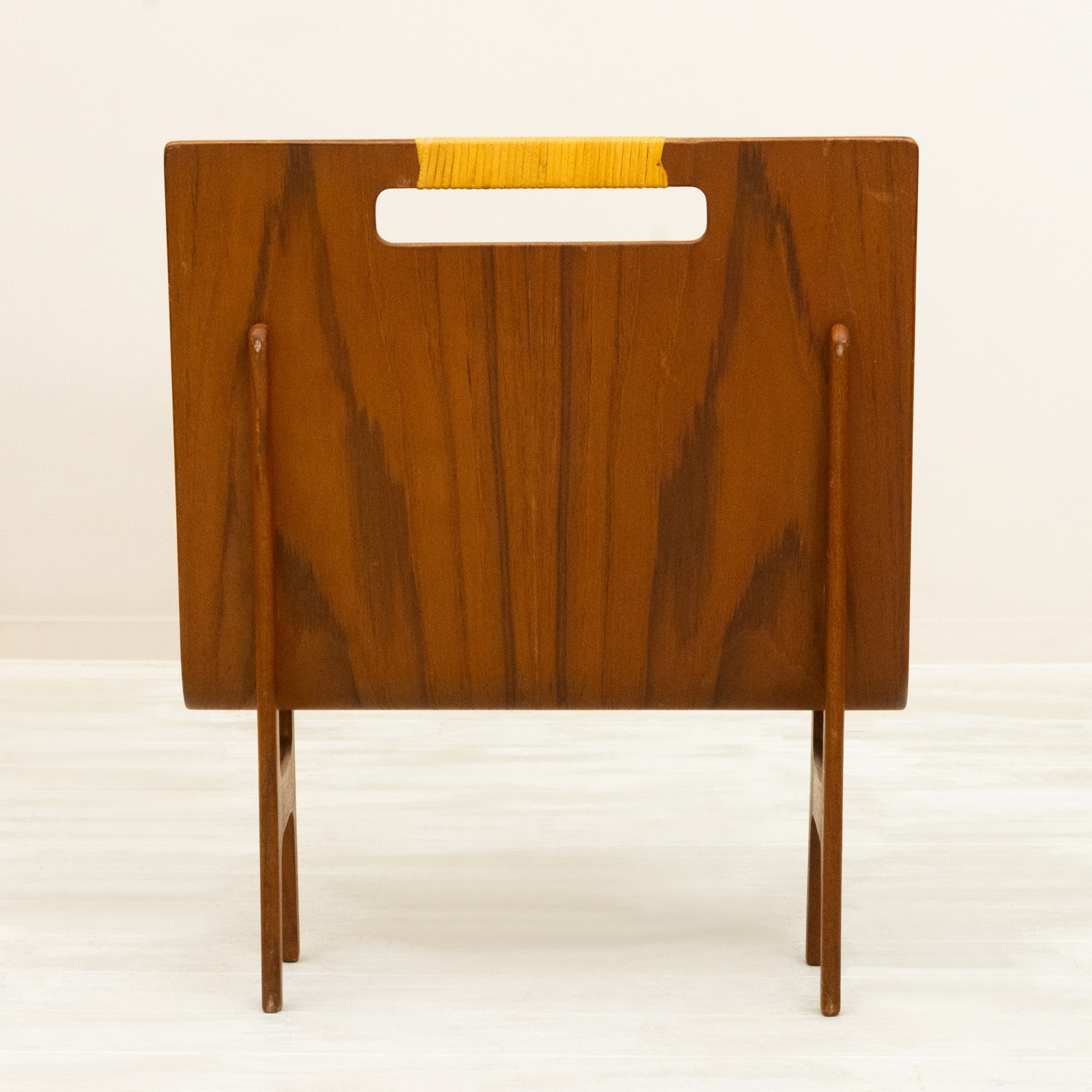 Magazine Rack by Ejnar Larsen & Aksel Bender Madsen�åޥ������å� �������� �̲�������ơ��� �ǥ�ޡ����� �����Ǽ